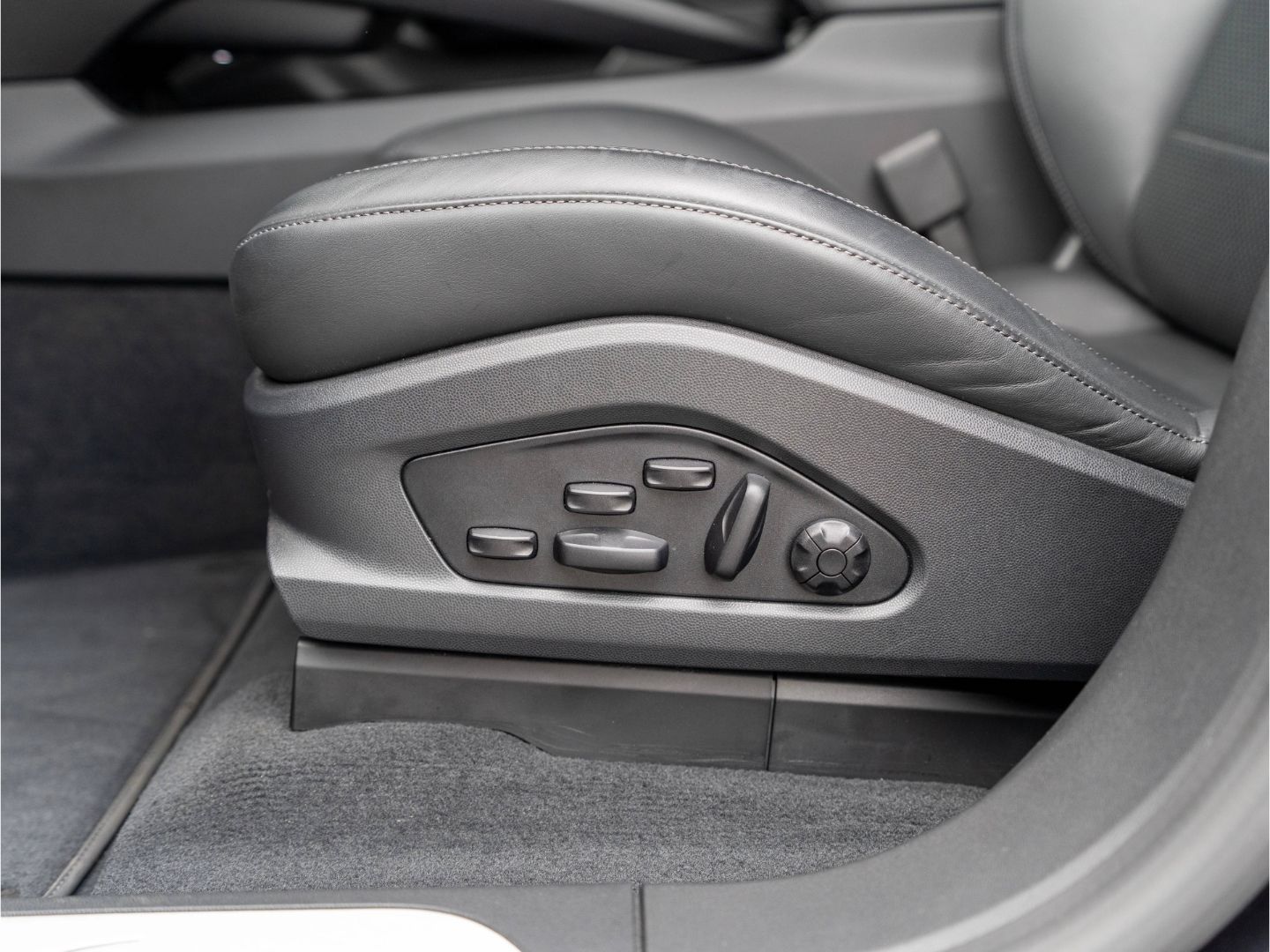 Porsche Macan 4 BOSE Head-Up InnoDrive Matrix Surround V