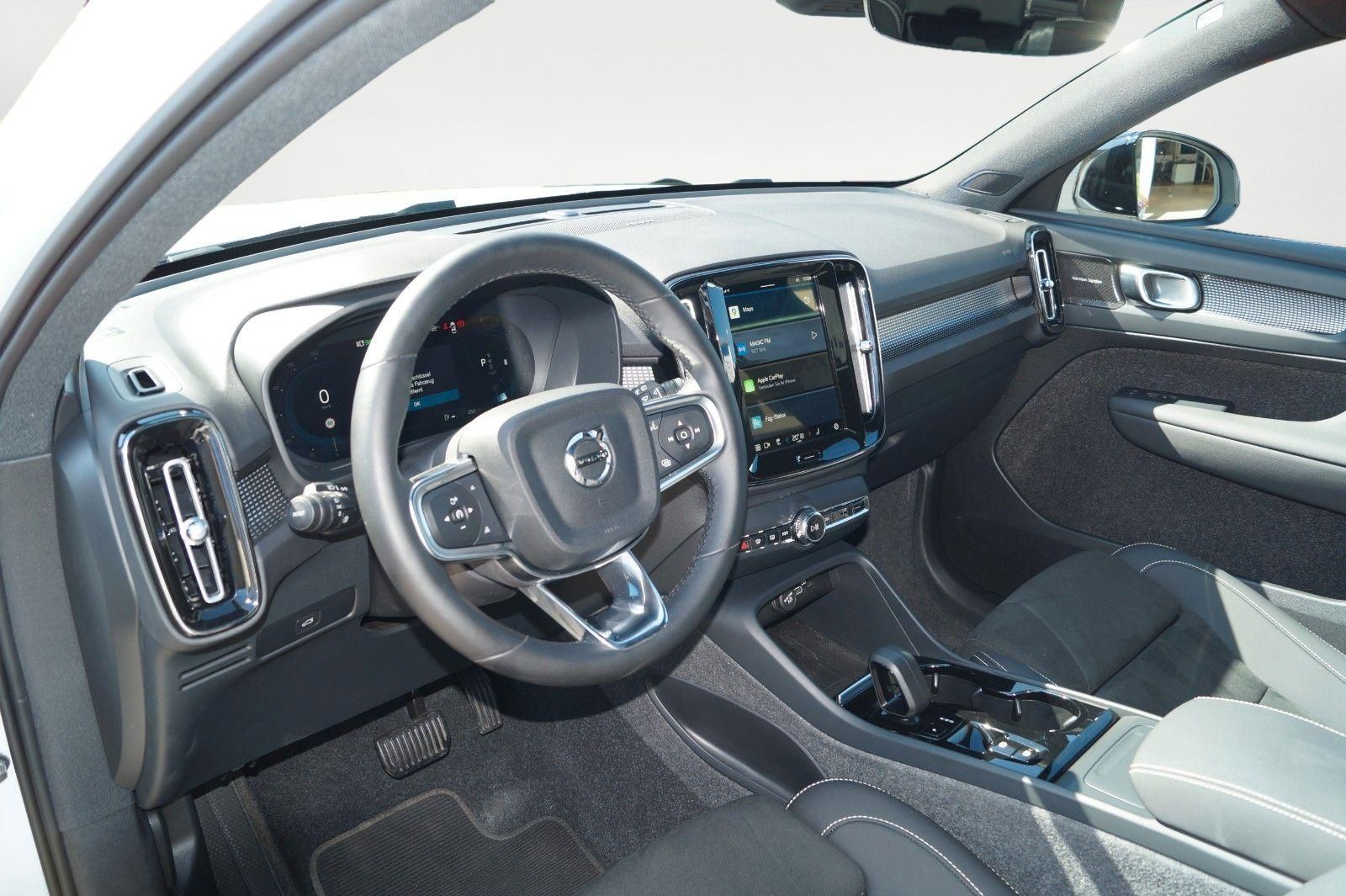 Volvo XC40 B4 Benzin 2WD Ultra Dark - Samsaru's Car Outlet