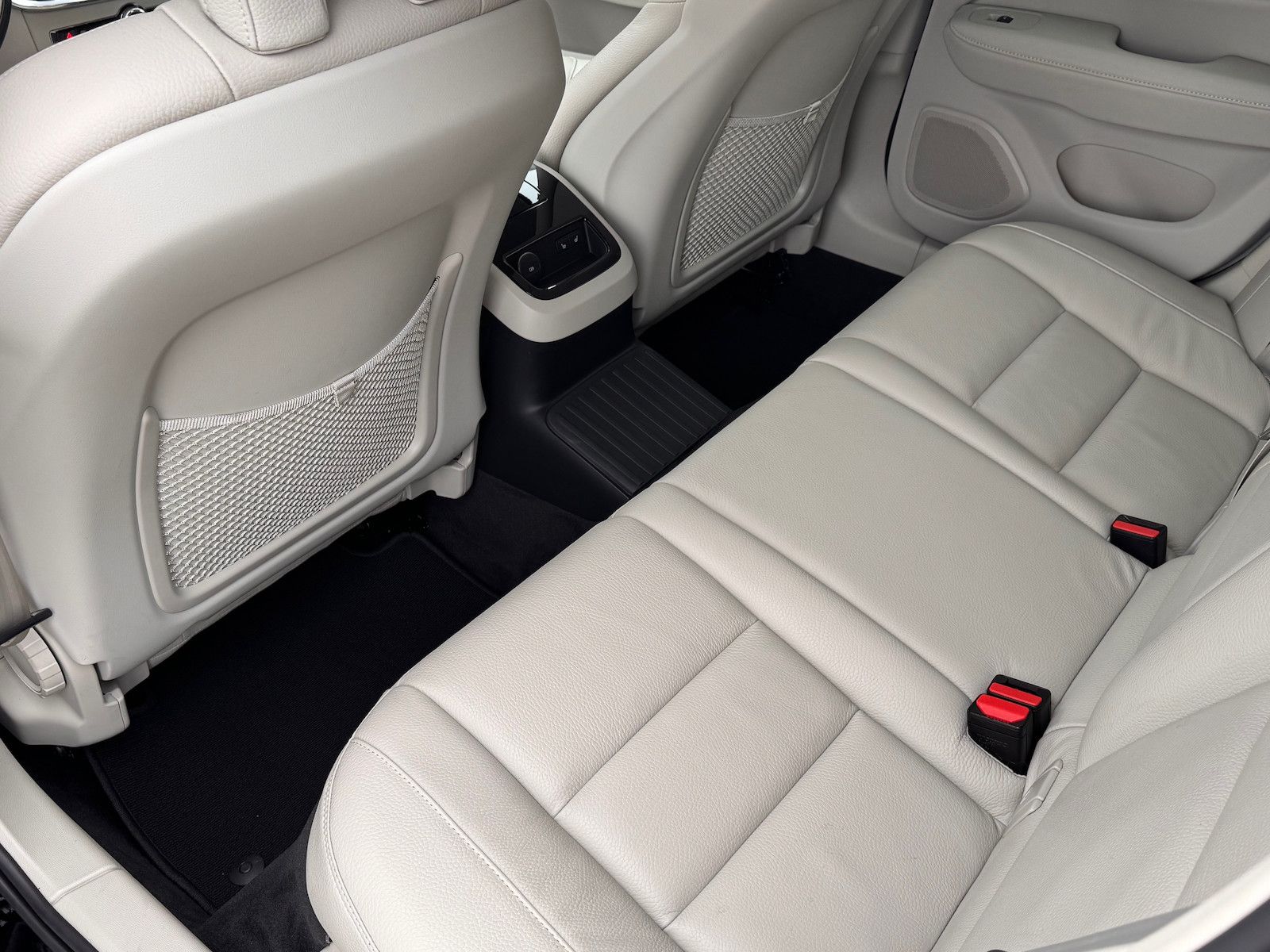 Volvo V60 T6*AWD*Recharge*AHK*Leder*Winterpaket*Keyles