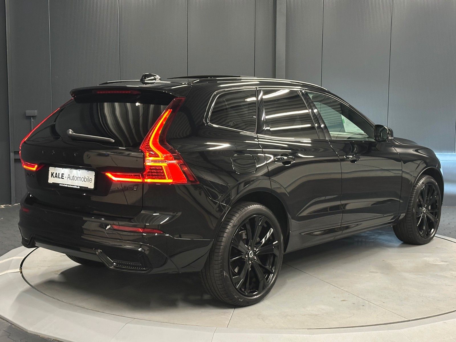 Volvo XC60 Plus Black Edition AWD*21Zoll*PANORAMA*AHK*