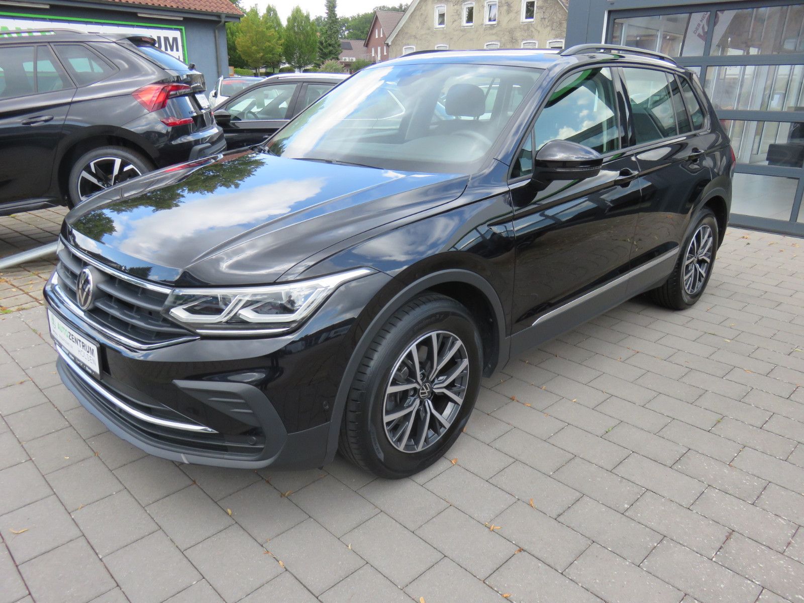Volkswagen Tiguan 2.0 TDI DSG Life - Samsaru's Car Outlet