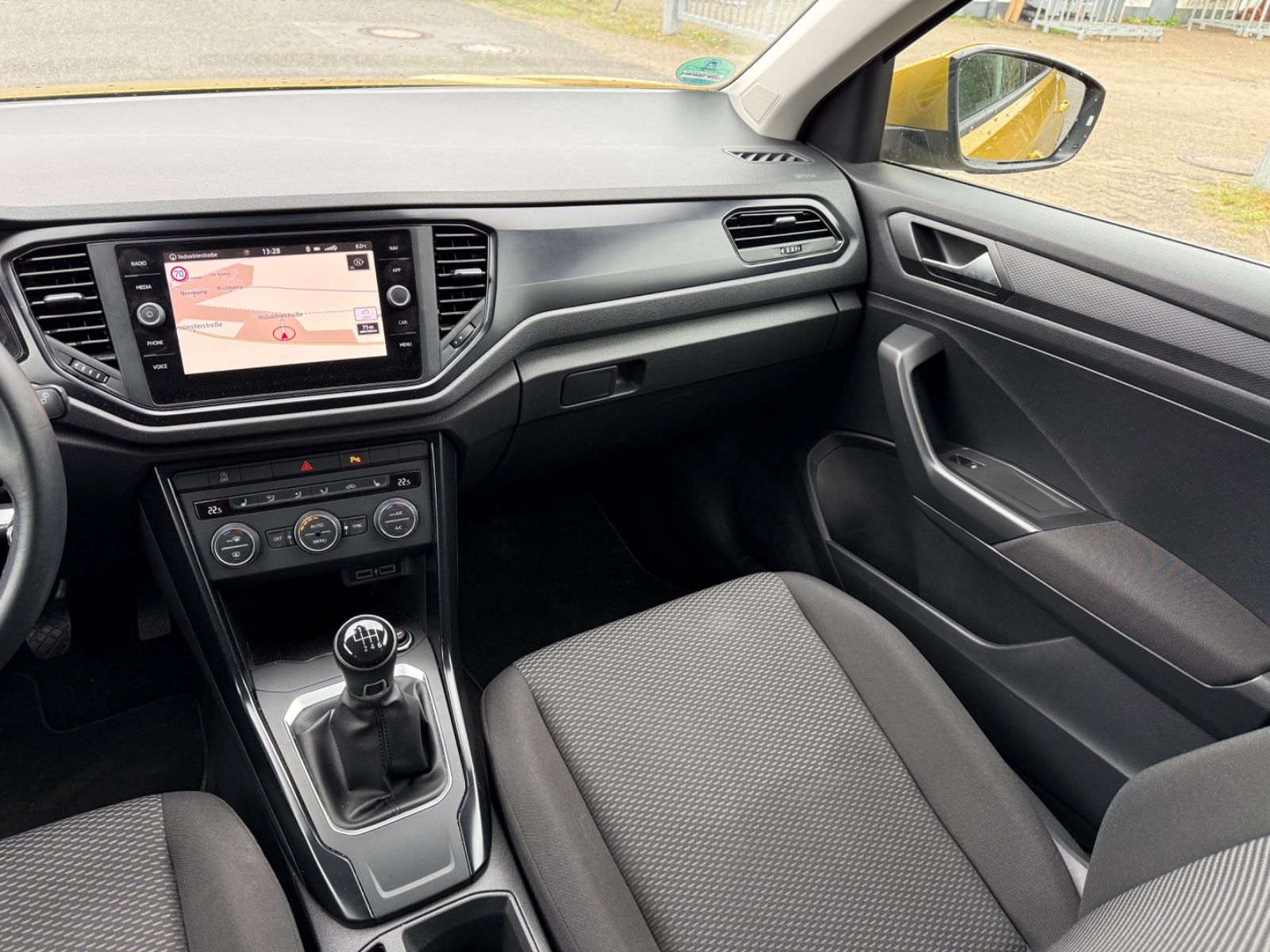 Volkswagen T-Roc 1.0 TSI - Samsaru's Car Outlet