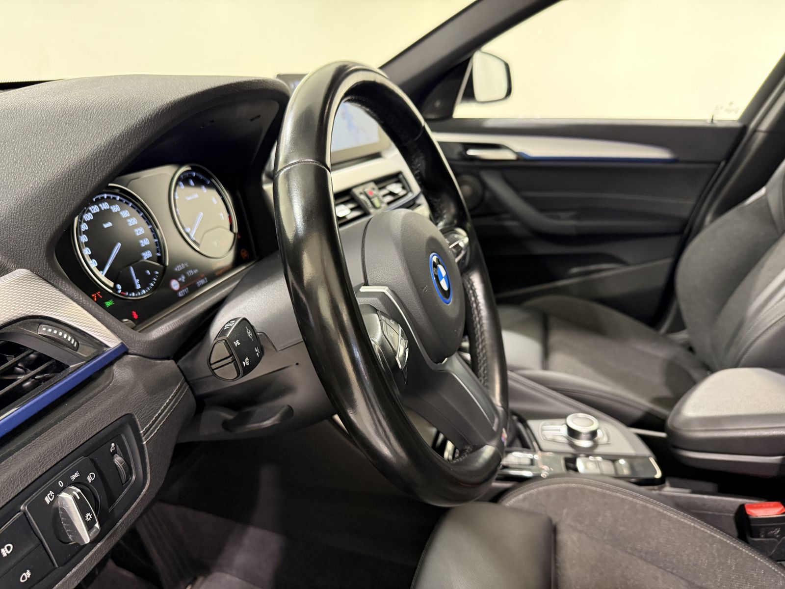 BMW X1 xDrive25e M Sportpaket - Samsaru's Car Outlet