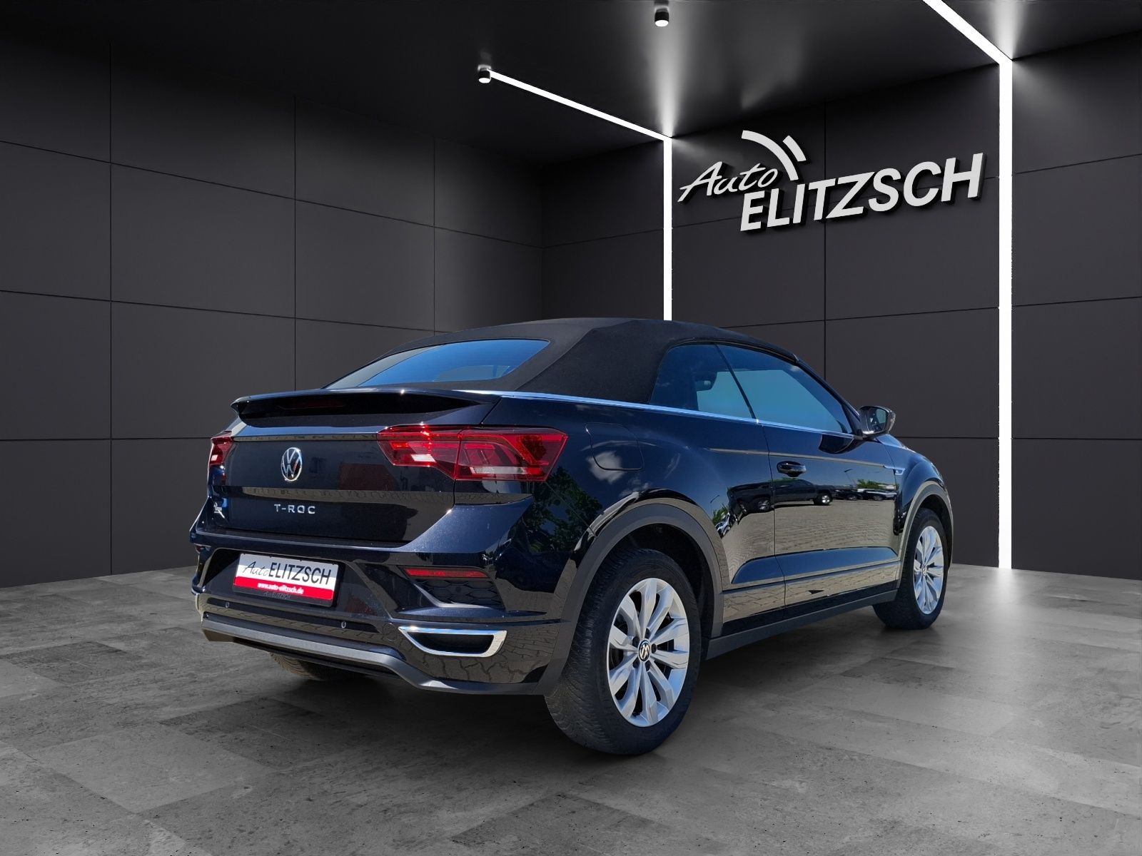 Volkswagen T-Roc TSI R-line DSG - Samsaru's Car Outlet