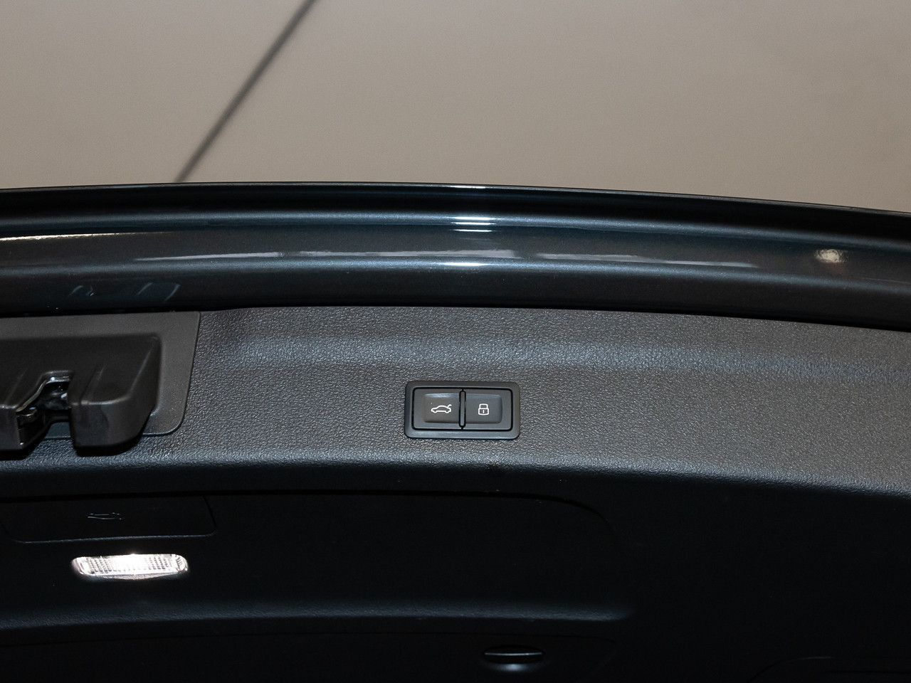 Audi A6 Avant 40 TDI quattro S line AHK Keyless 360