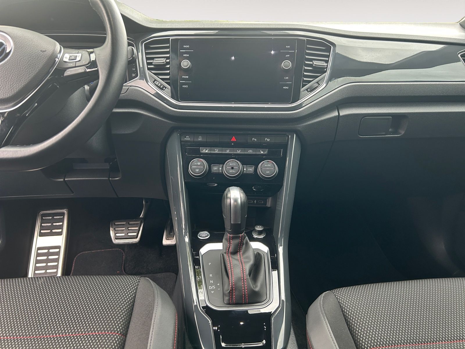 Volkswagen T-Roc 1.5 TSI Sport R-Line - Samsaru's Car Outlet