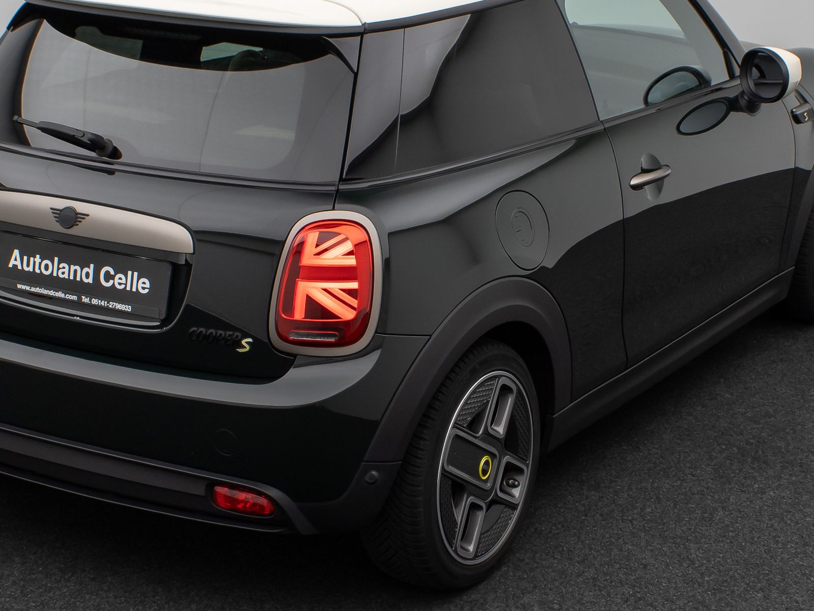 MINI COOPER SE Resolute Edition - Samsaru's Car Outlet