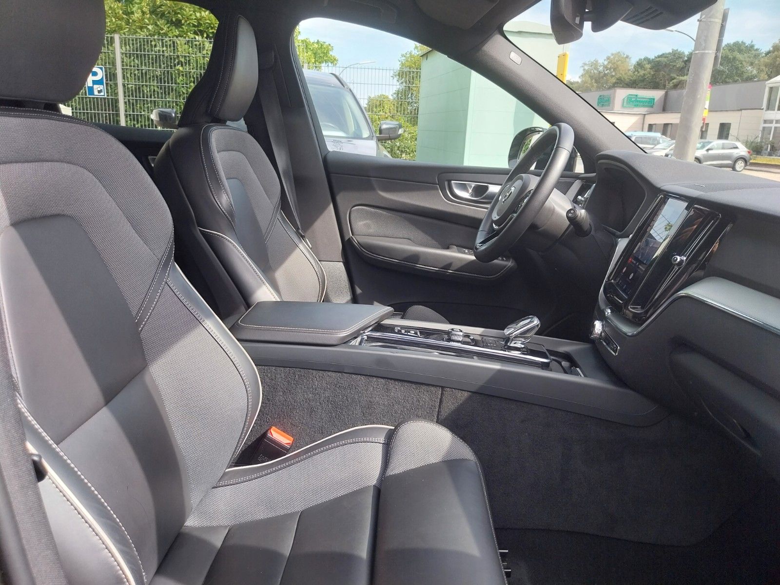 Volvo XC60 B4 Plus Dark AWD