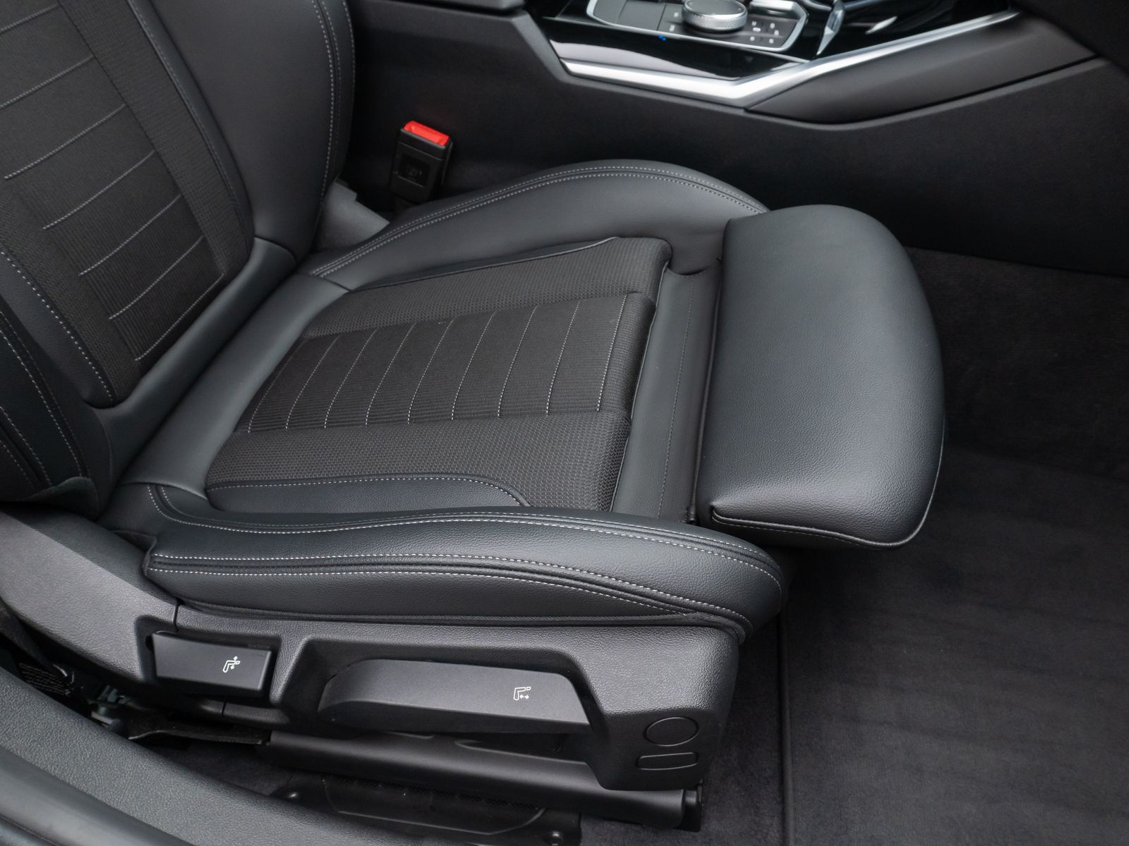 BMW 320e Sport Line - Samsaru's Car Outlet
