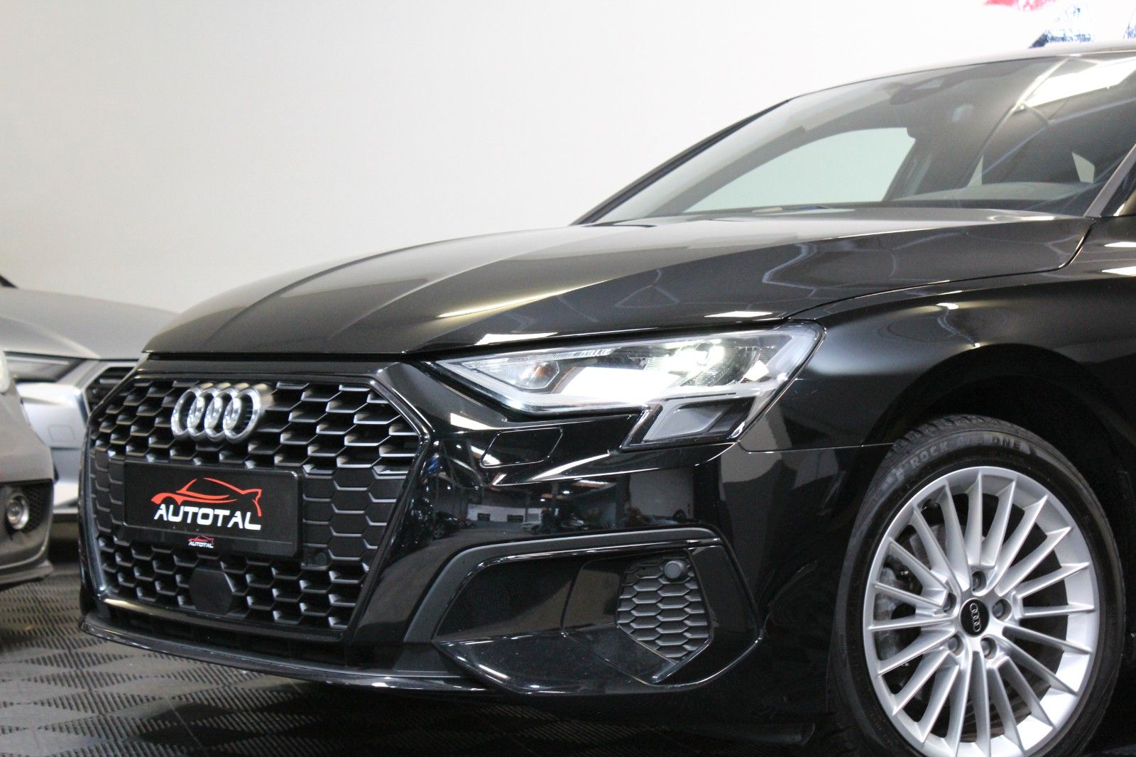 Audi A3*Limousine*30 TFSI*Advanced*Automatik*LED*Navi