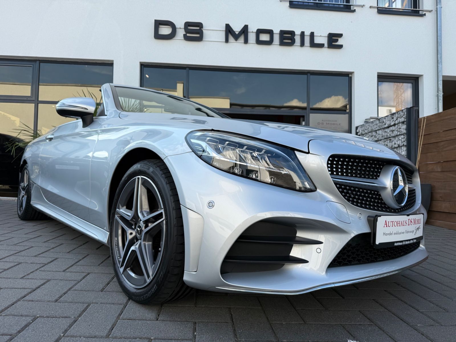 Mercedes-Benz C 200 Cabrio AMG Line - Samsaru's Car Outlet