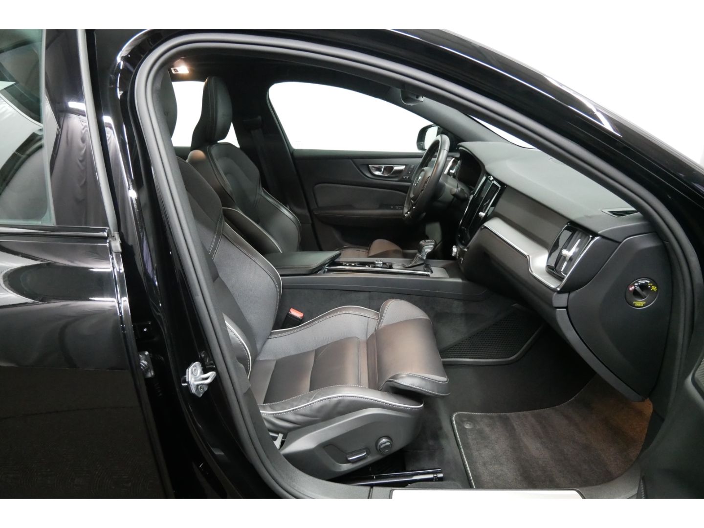 Volvo S60 R Design T5 Panor+LED+Navi+Kamera+Leder+19''