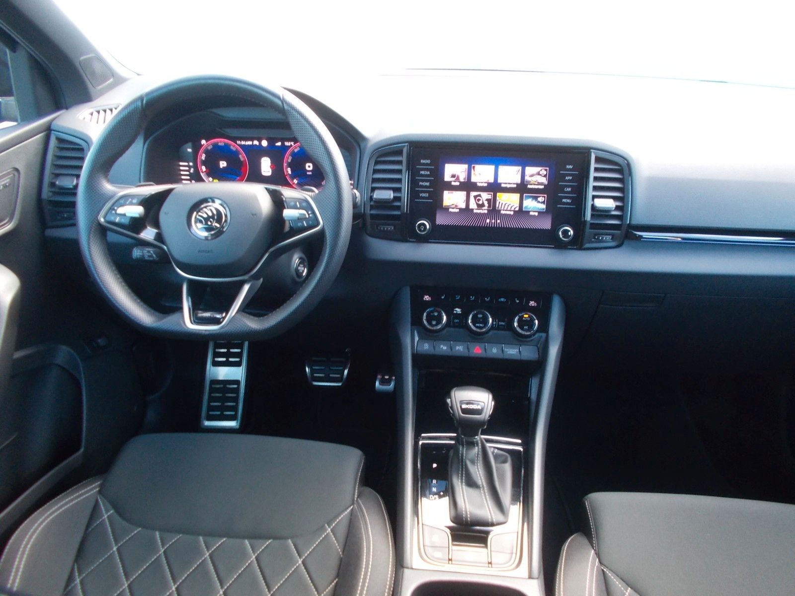 Skoda Karoq  1.5 TSI Sportline * DSG * Navi *AHK *360°
