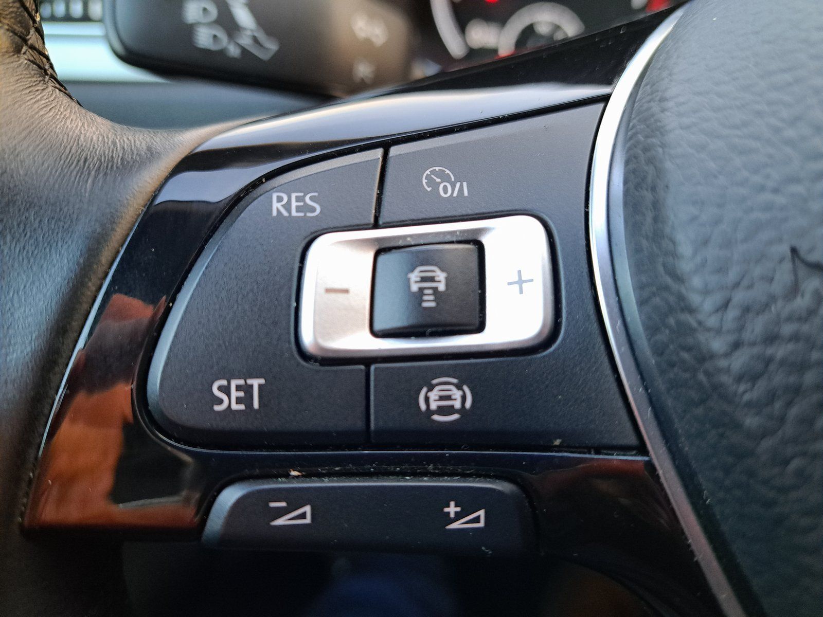 Volkswagen T-Roc 1.5 TSI Active - Samsaru's Car Outlet