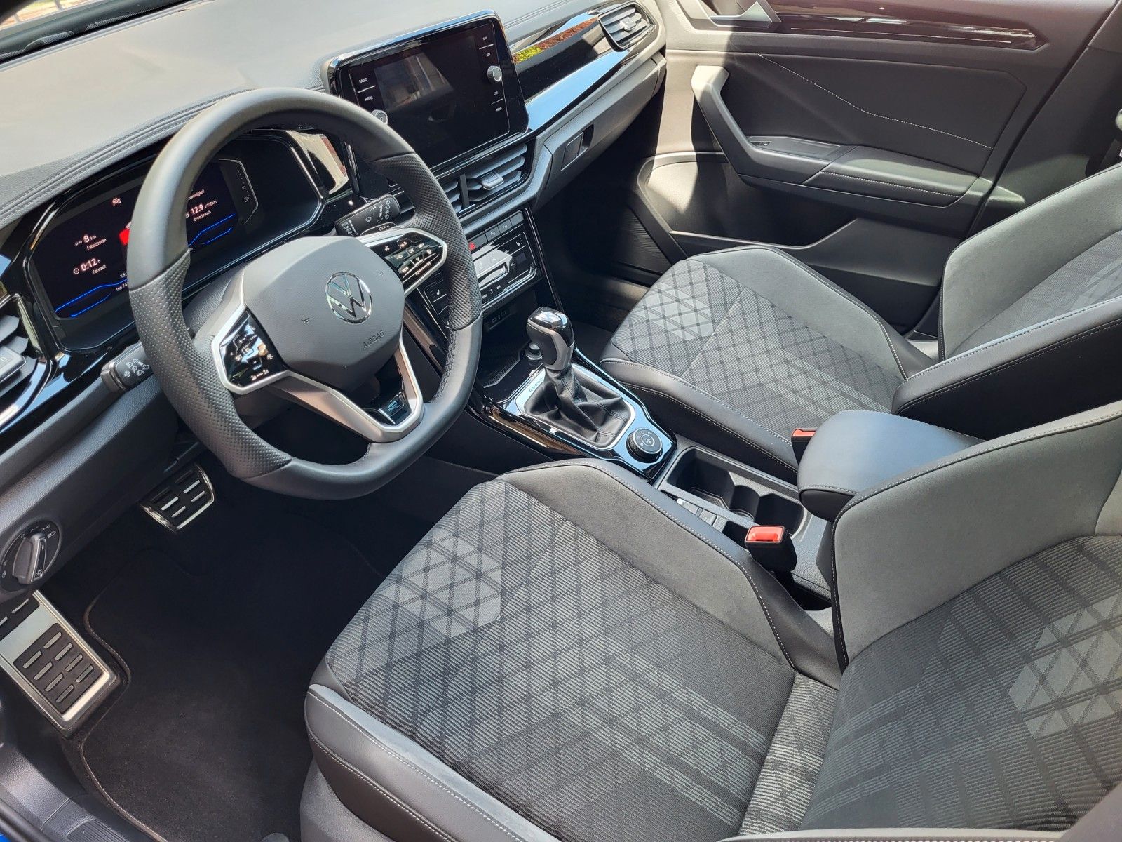 Volkswagen T-Roc R-Line 4Motion - Samsaru's Car Outlet