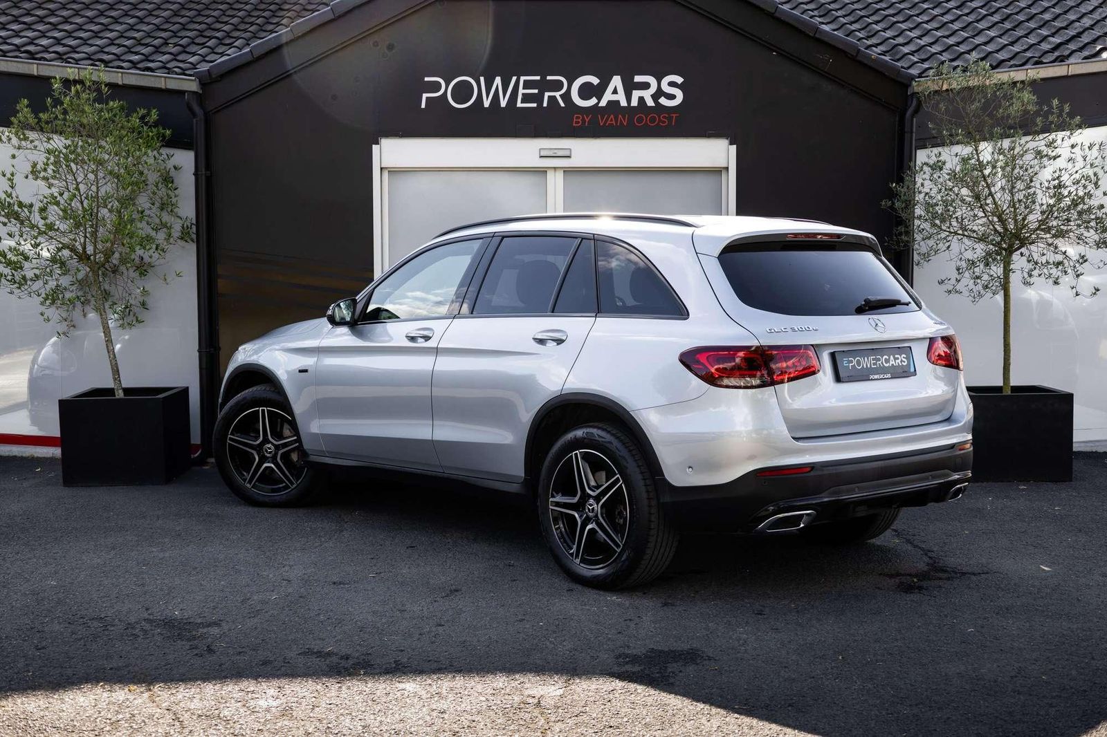 Mercedes-Benz GLC 300 e AMG Line - Samsaru's Car Outlet