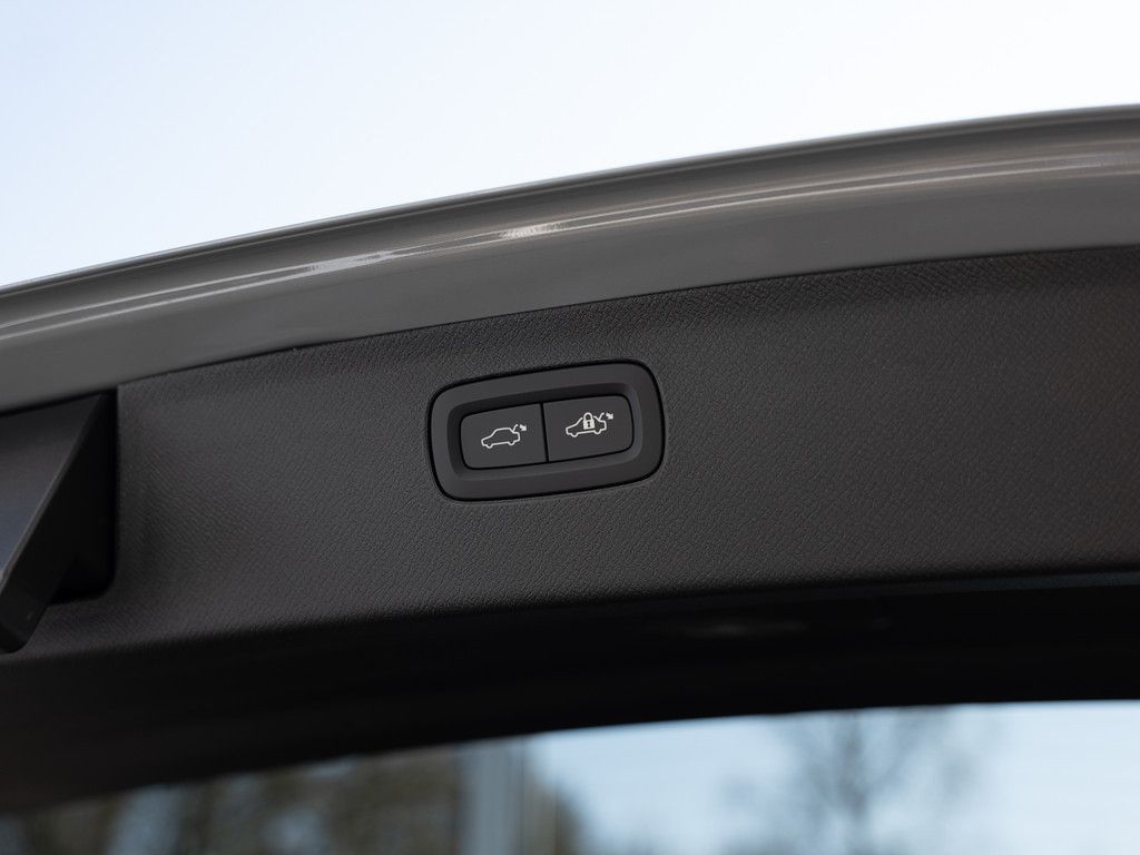 Volvo XC90 T8 Plus Dark Recharge AWD 7-SITZER FACEL.