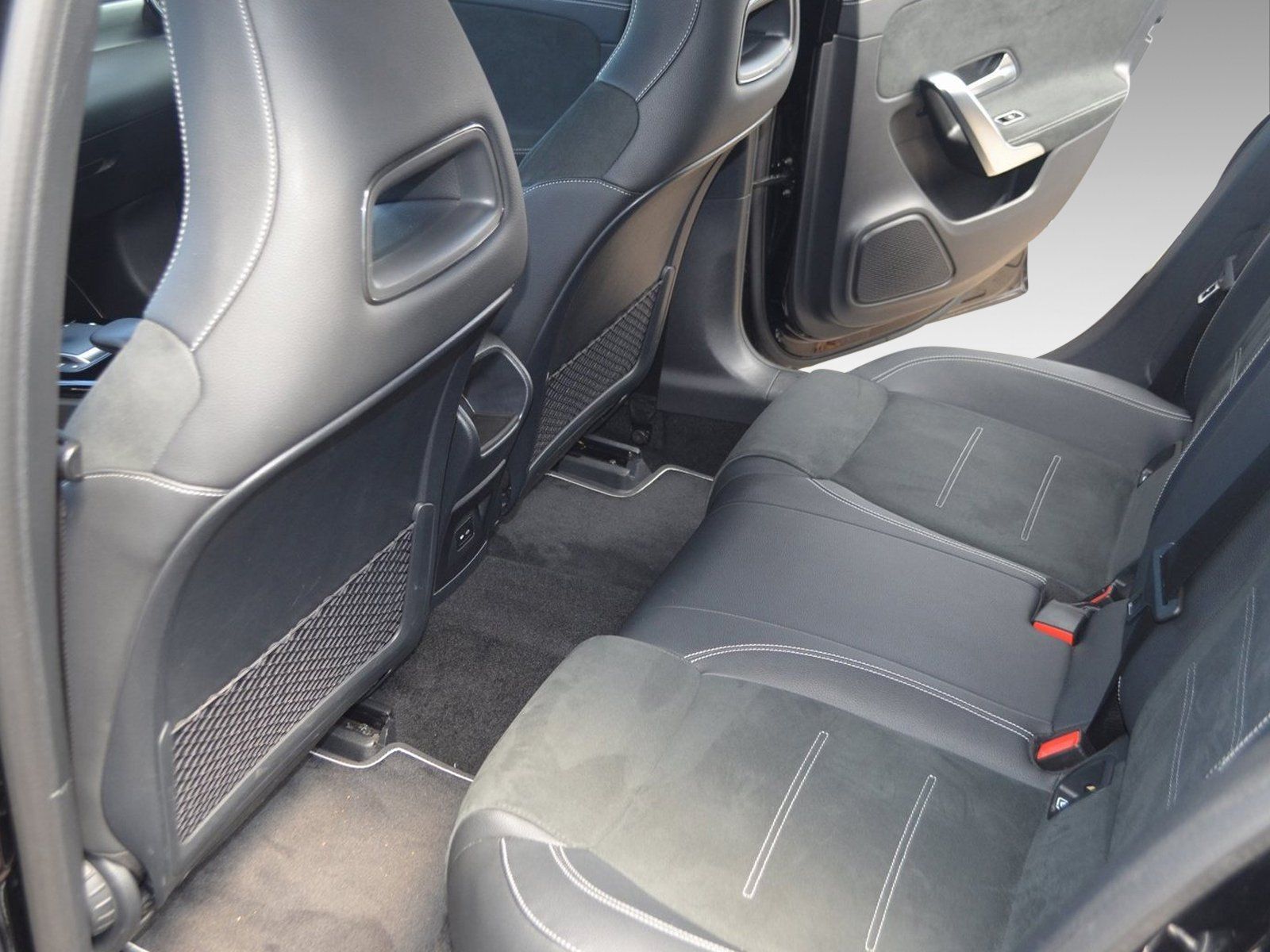 Mercedes-Benz A-Klass AMG LINE - Samsaru's Car Outlet