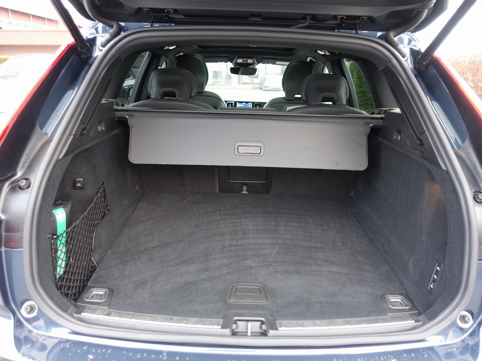 Volvo XC60 Plus B5 AWD Mild-Hybrid/Dark/FourC/AHK/H&K