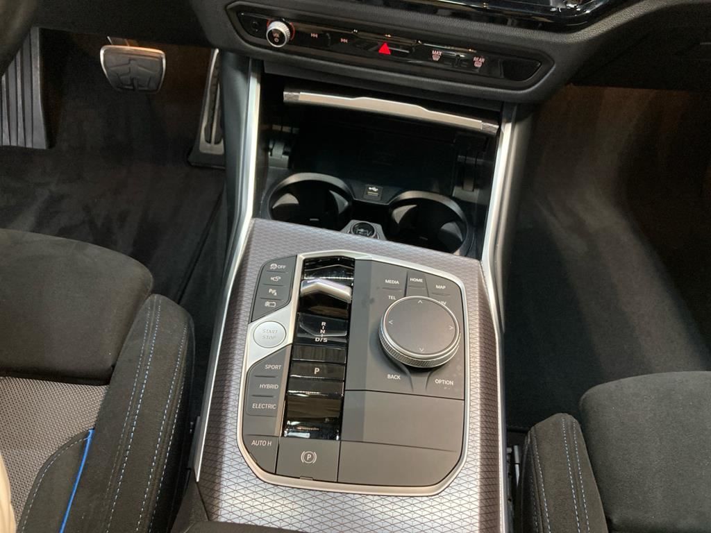 BMW 330e Touring xDrive M Sport AHK+ACC+Pano+Inno+
