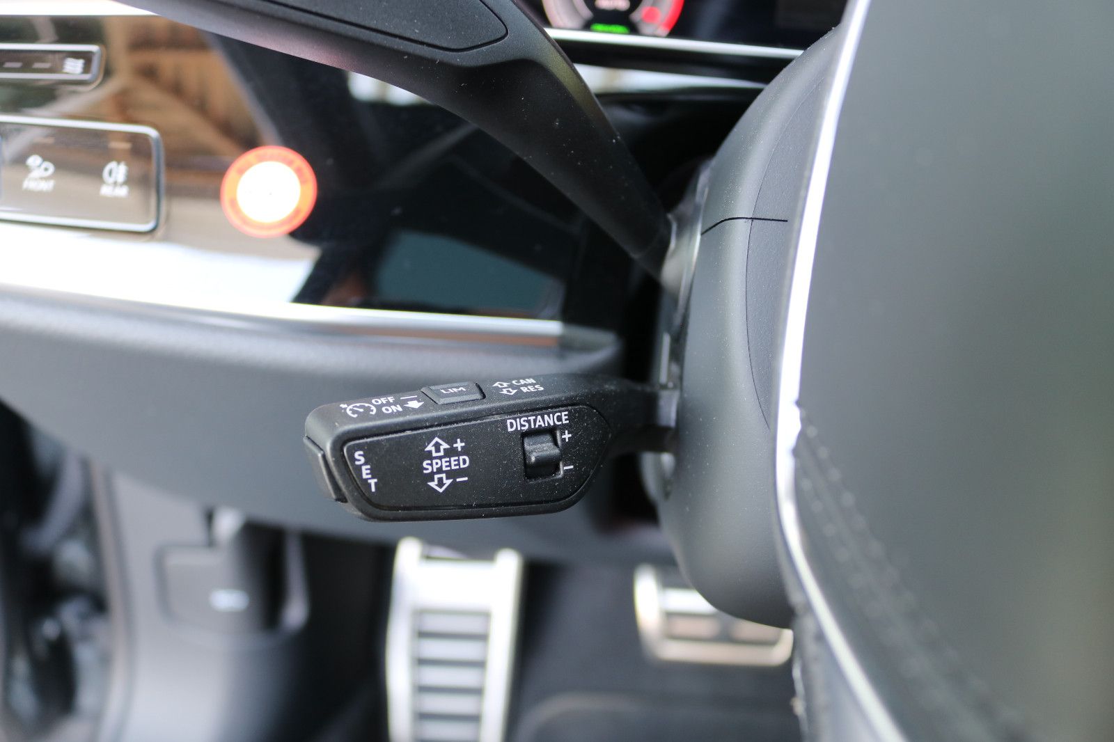 Audi A8 L 60 TFSI e Lang S line - Samsaru's Car Outlet