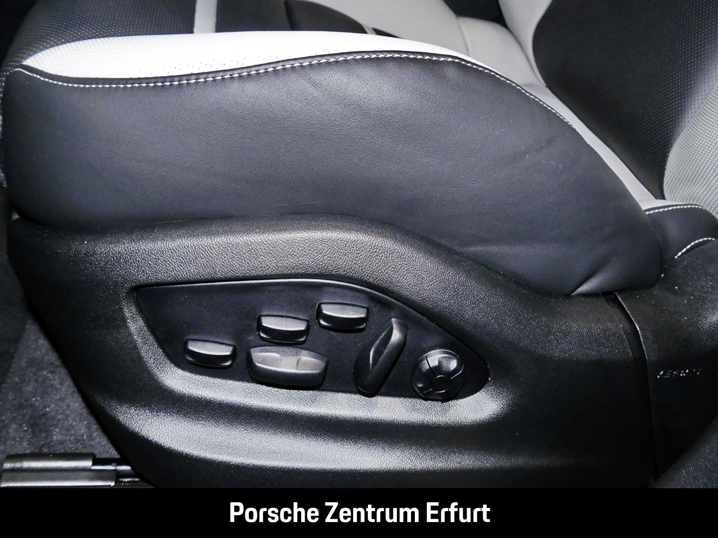 Porsche Cayenne E-Hybrid Sonderfabe nimbusgrau  Vollauss