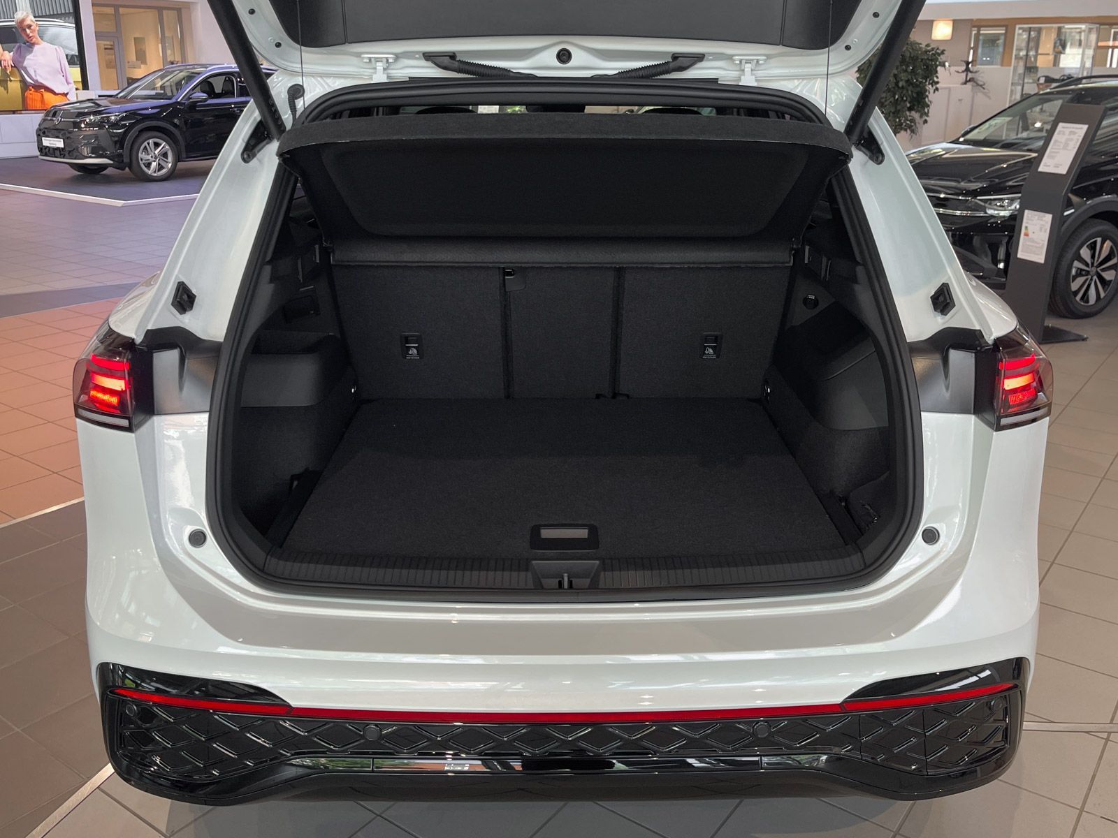 Volkswagen Tiguan 2.0 TSI DSG R-Line 4M Panorama 360°