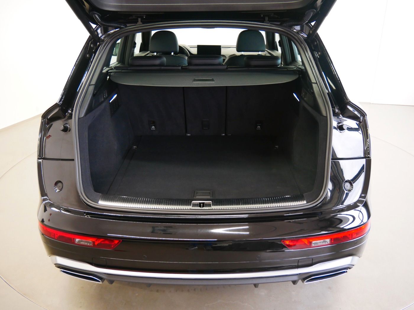 Audi Q5 40 TDI quattro S line - Samsaru's Car Outlet