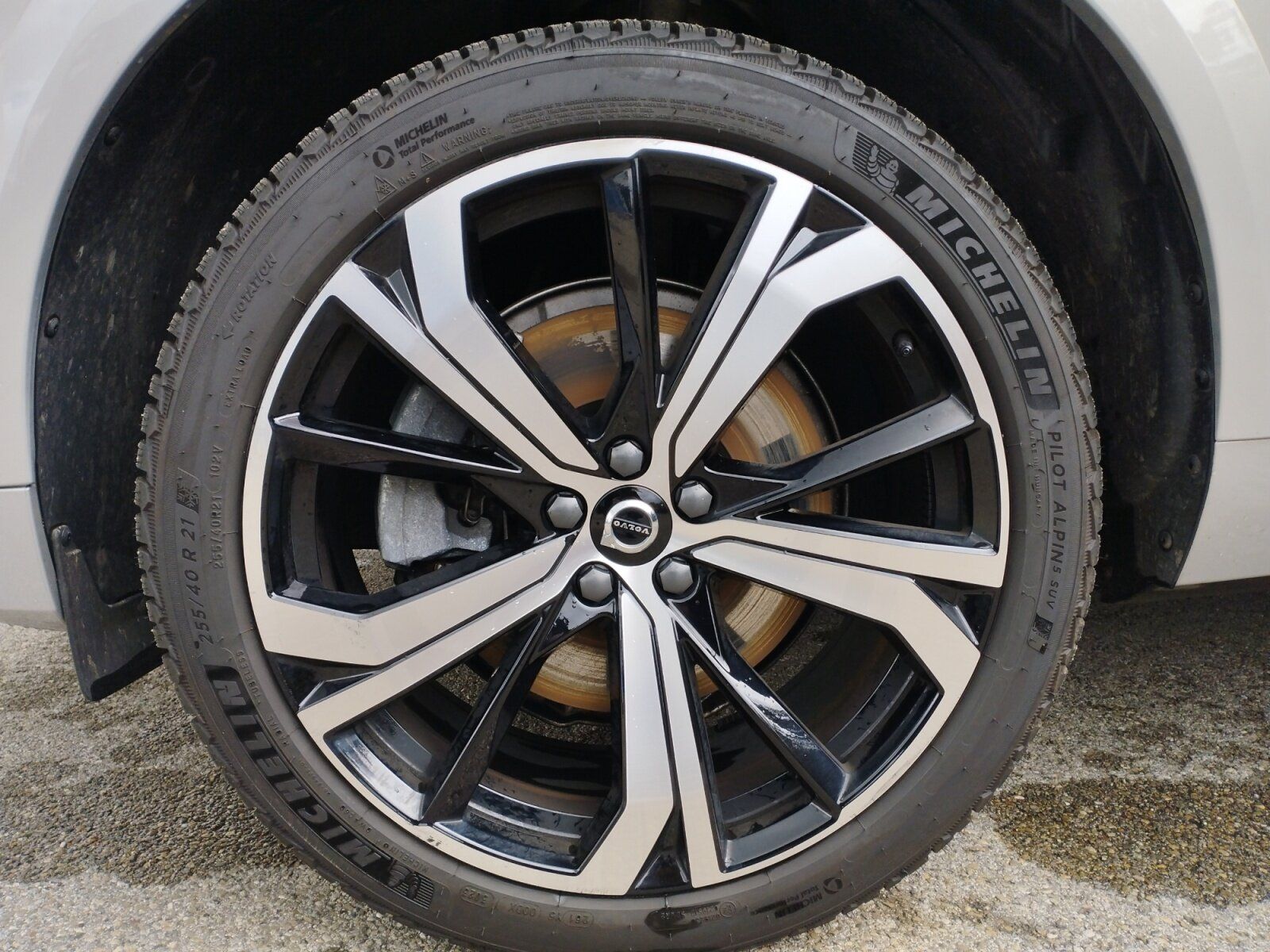 Volvo XC 60 B5 Benzin AWD Ultimate Dark SHD+NAVI+AHK