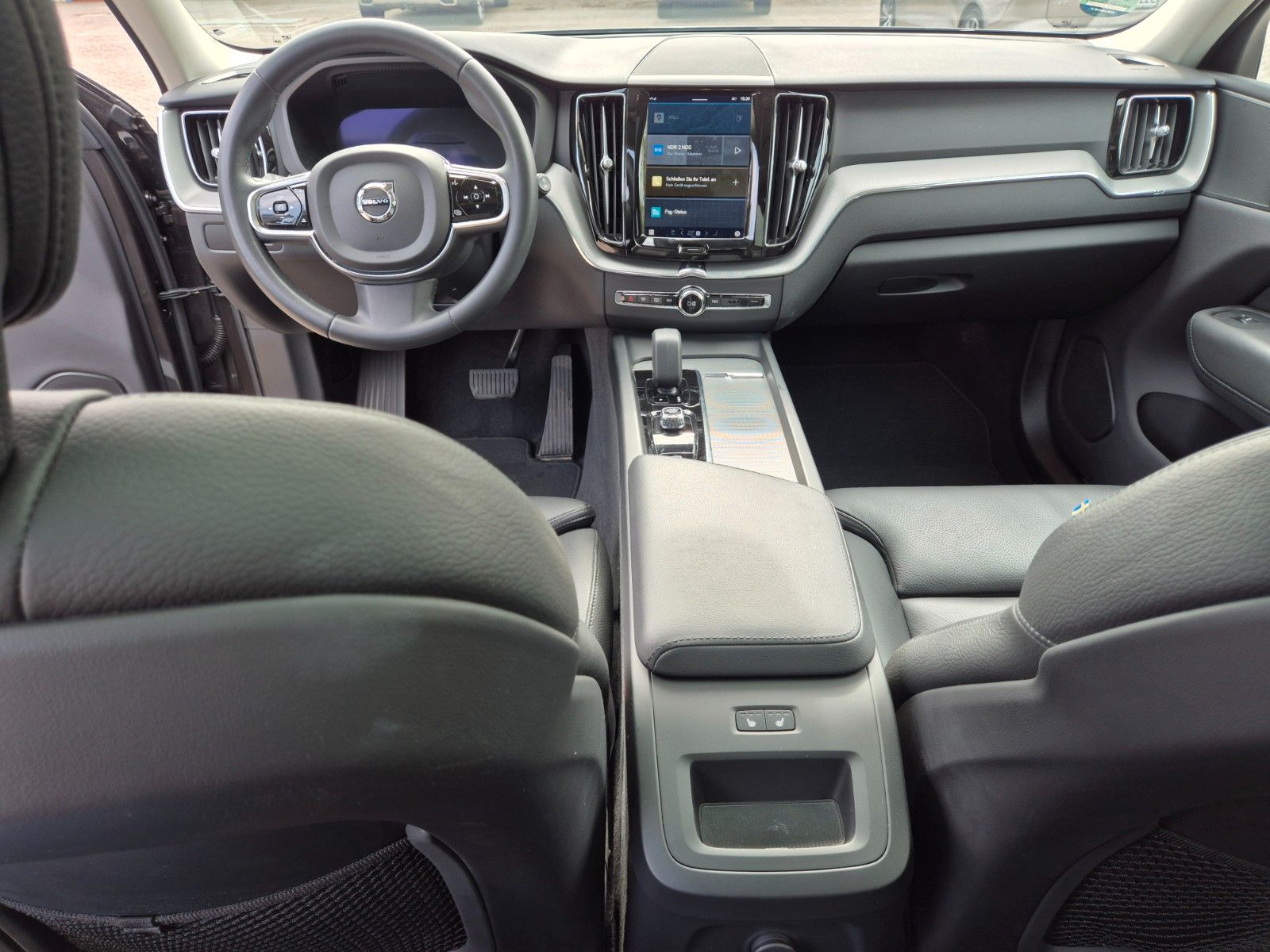 Volvo XC60 Plus Dark Recharge Plug-In Hybrid AWD