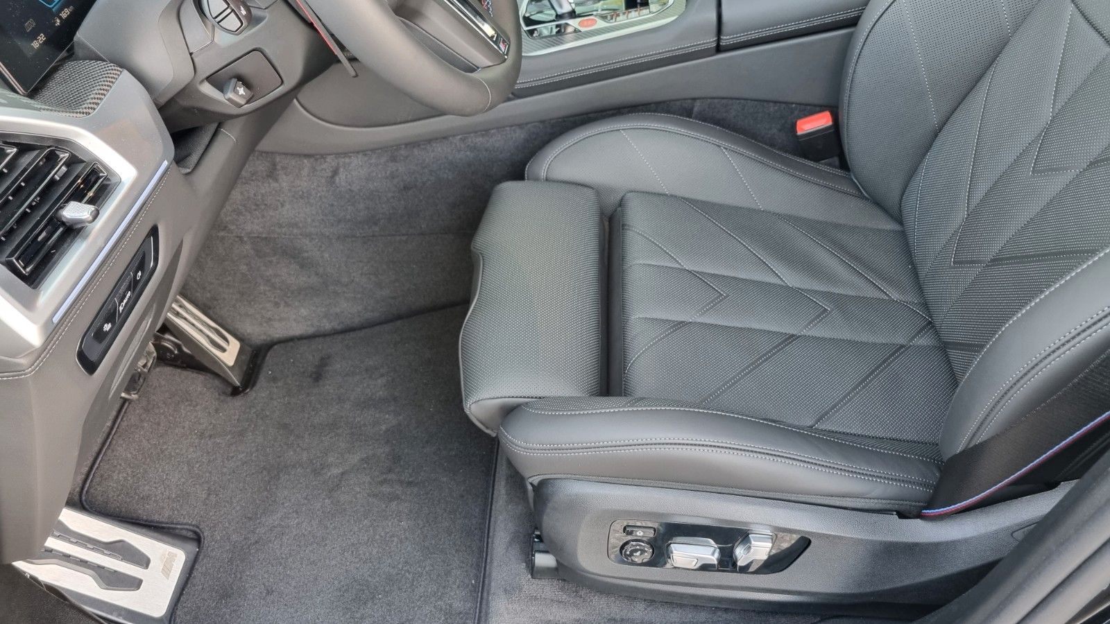 BMW XM 4.4i V8 LNP 190€ 8 Fach Bereift