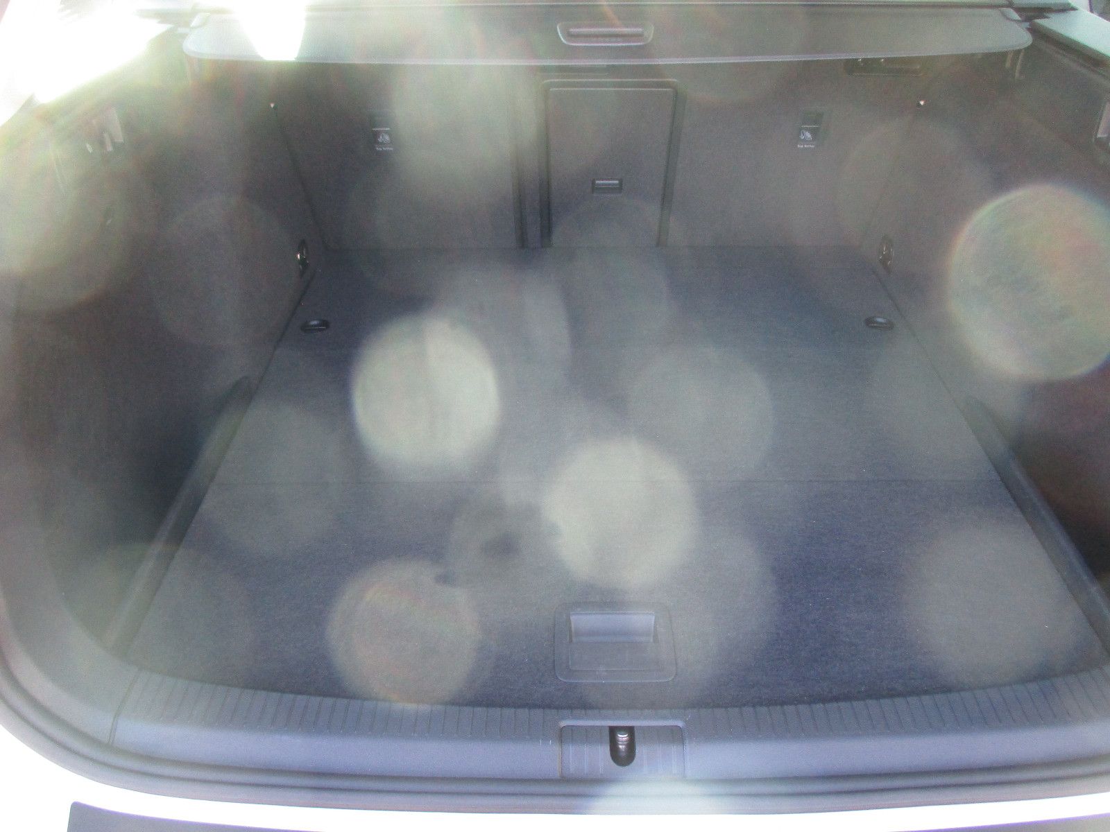 Volkswagen Golf 7 2.0 TDI R-Line - Samsaru's Car Outlet