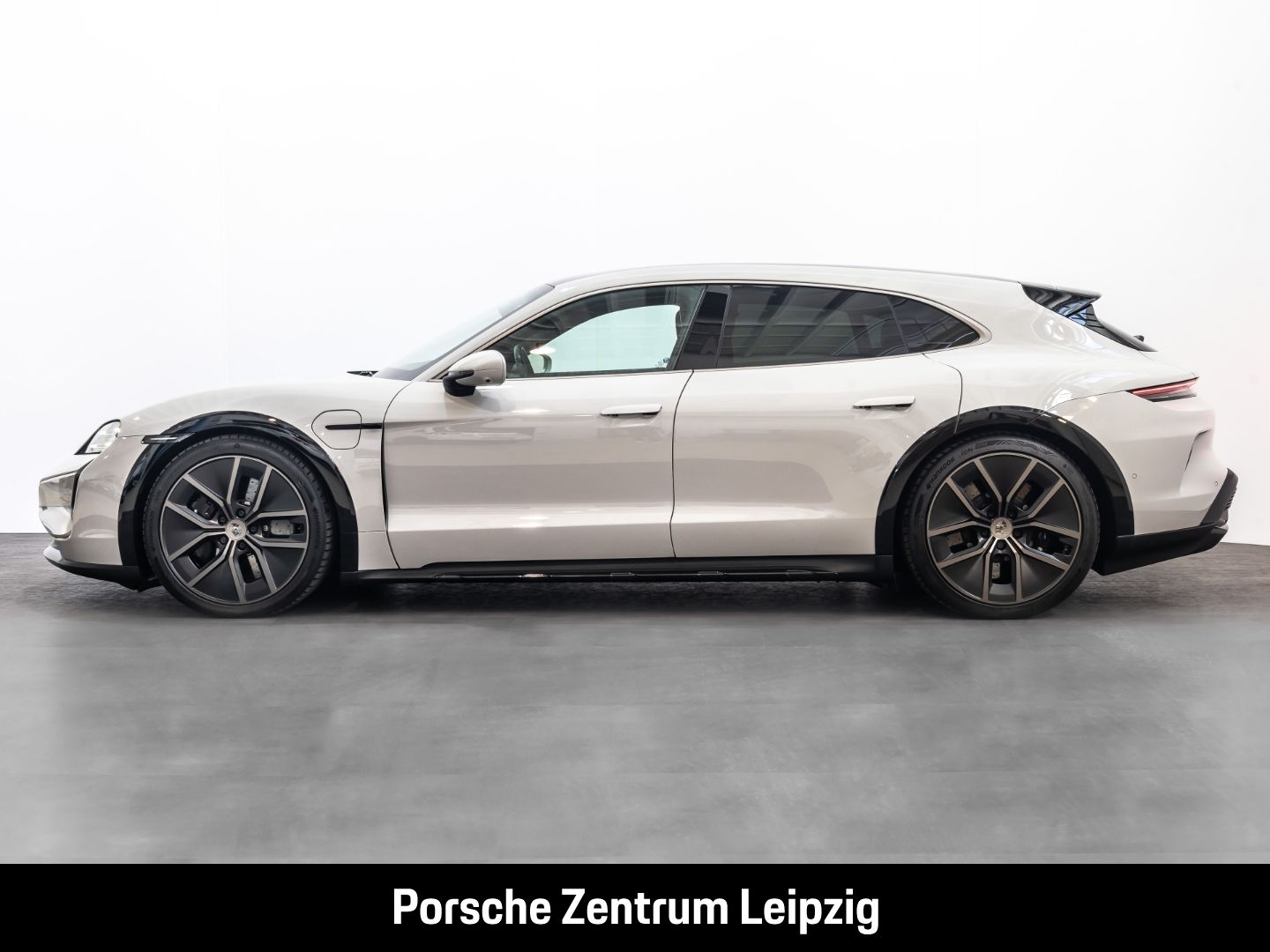 Porsche Taycan Turbo S Cross Turismo ActiveRide Burmeste
