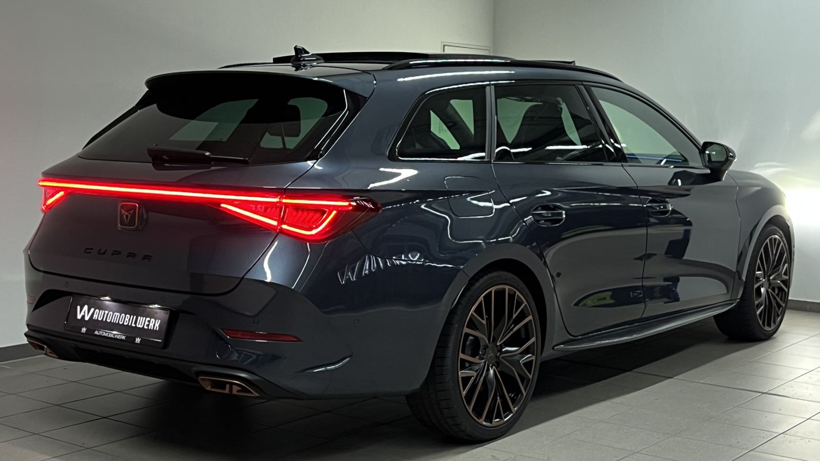 Cupra Leon Sportstourer VZ e-Hybrid - Samsaru's Car Outlet