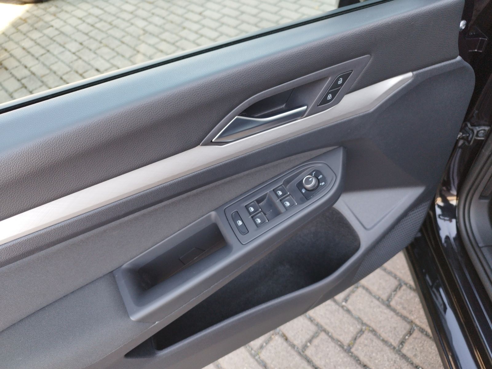 Volkswagen Golf VIII Variant Life 2.0 TDI DSG - Samsaru's Car Outlet