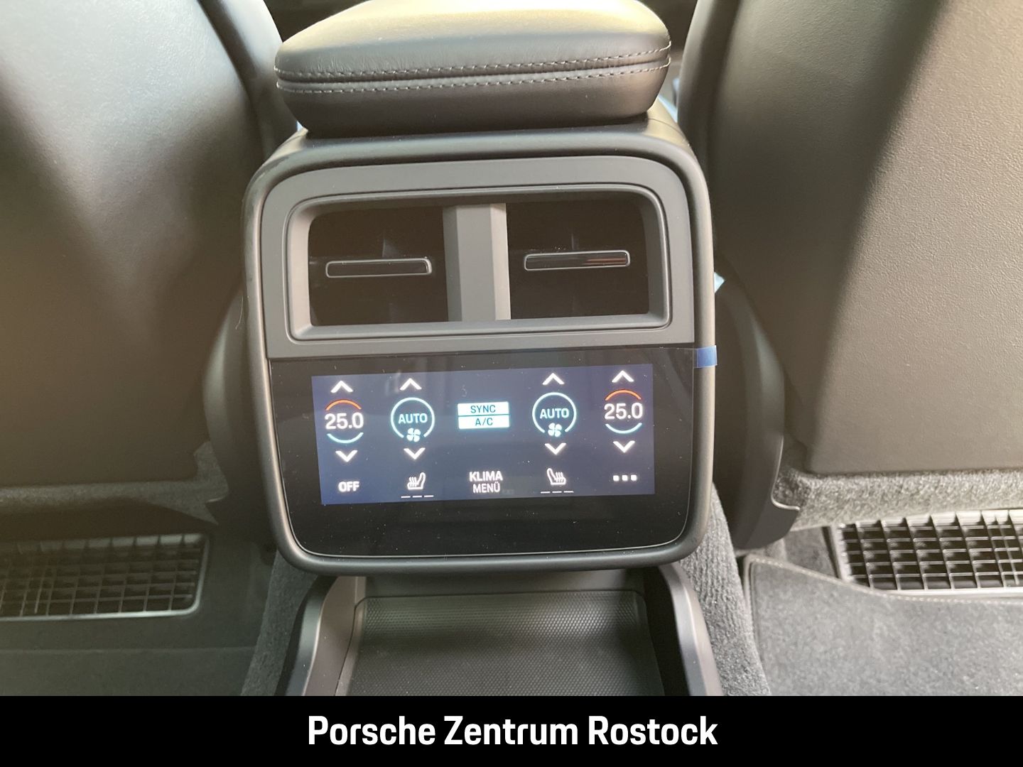 Porsche Taycan 4 Cross Turismo InnoDrive LED-Matrix