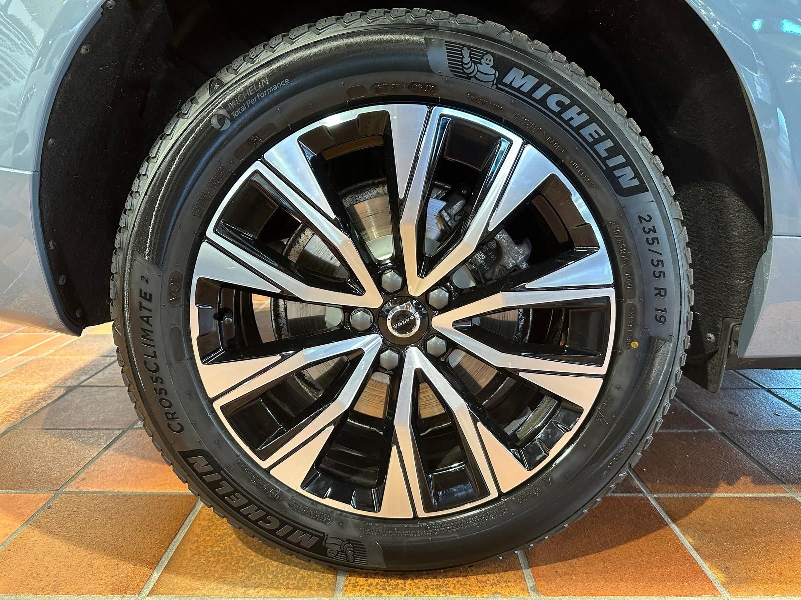 Volvo XC60 B4D AWD PLUS DARK VLED ACC HK 4xSHZ DRIV-AS
