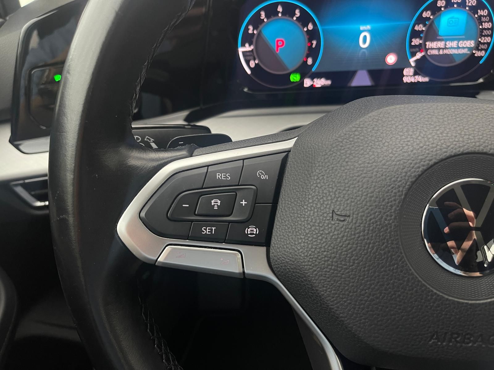 Volkswagen Golf 1.0 eTSI Life - Samsaru's Car Outlet
