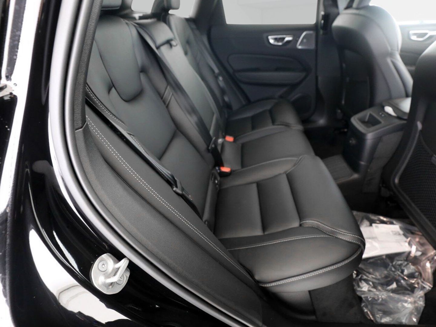 Volvo XC60 T6 Plus Black Edition Plug-In Hybrid AWD - Samsaru's Car Outlet