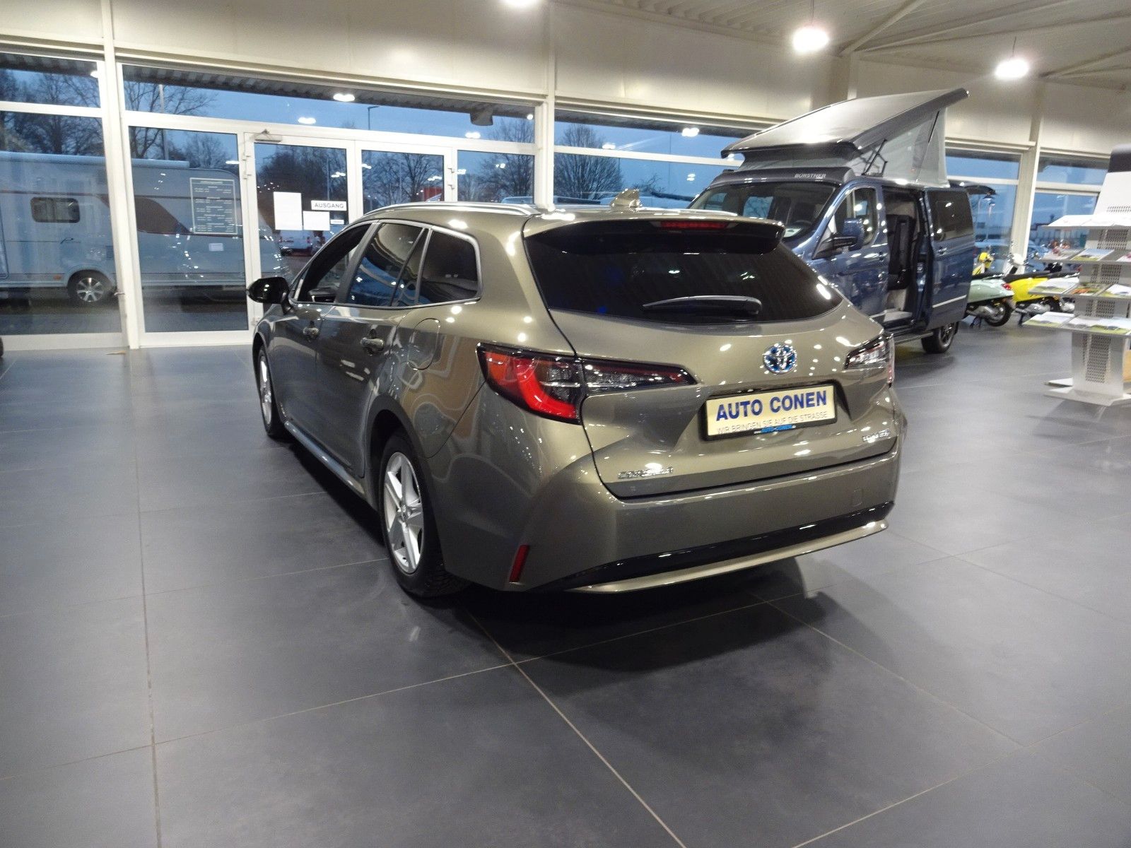 Toyota Corolla Touring Hybrid Active - Samsaru's Car Outlet