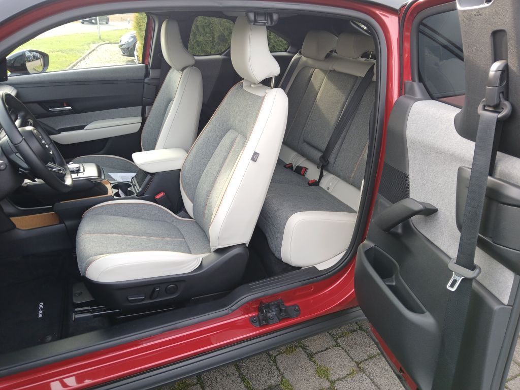 Mazda MX-30 e-SKYACTIV R-EV MAKOTO