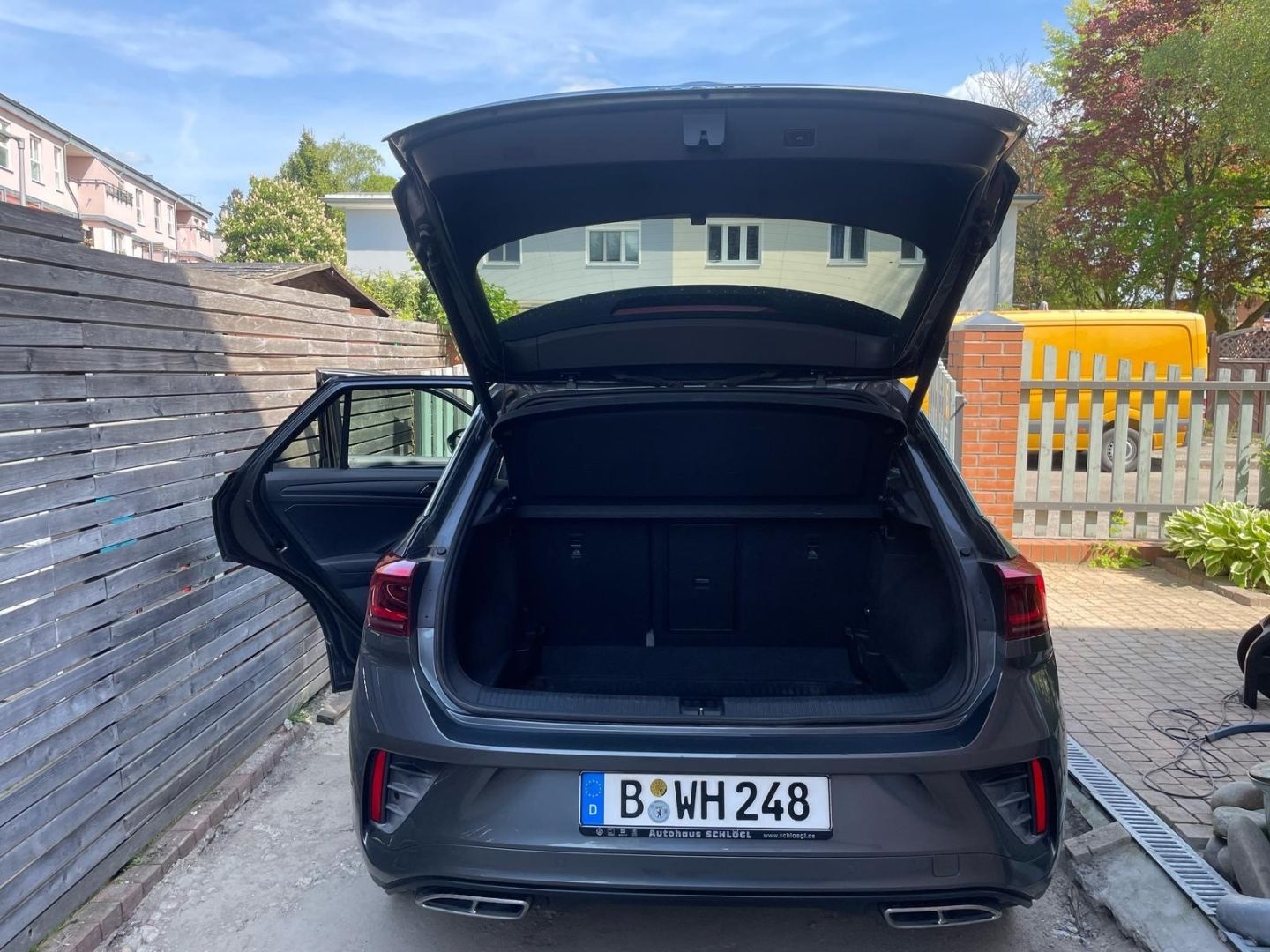 Volkswagen T-Roc 1.5 TSI R-Line - Samsaru's Car Outlet