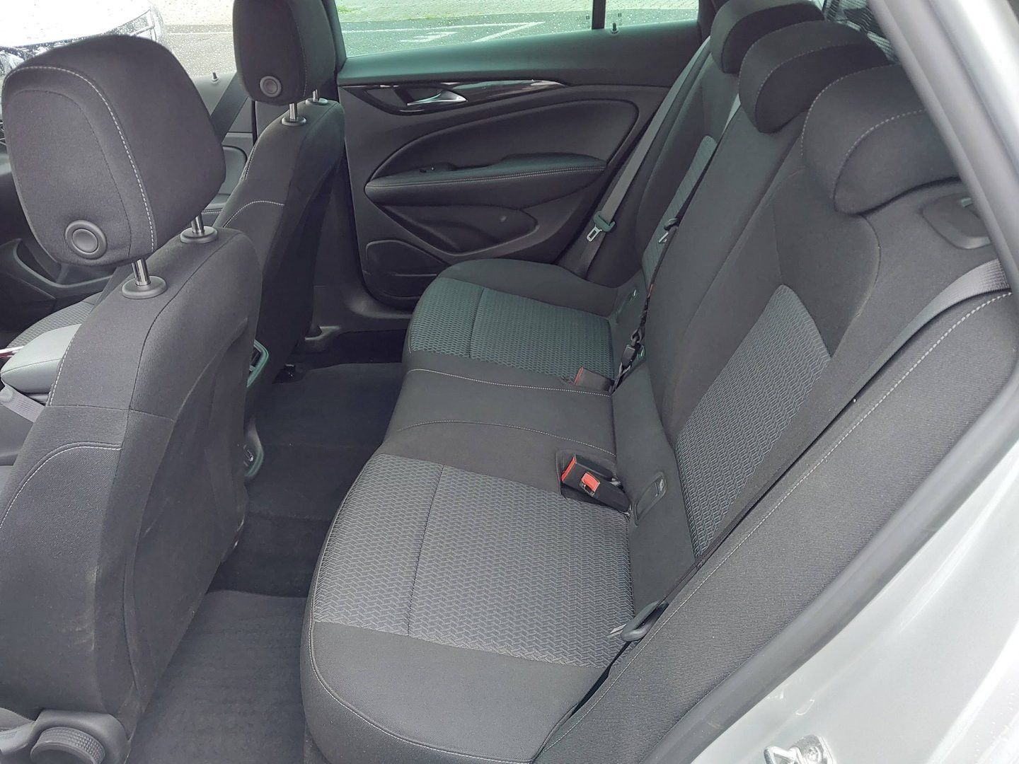 Opel Insignia B Sports Tourer Business - Samsaru's Car Outlet