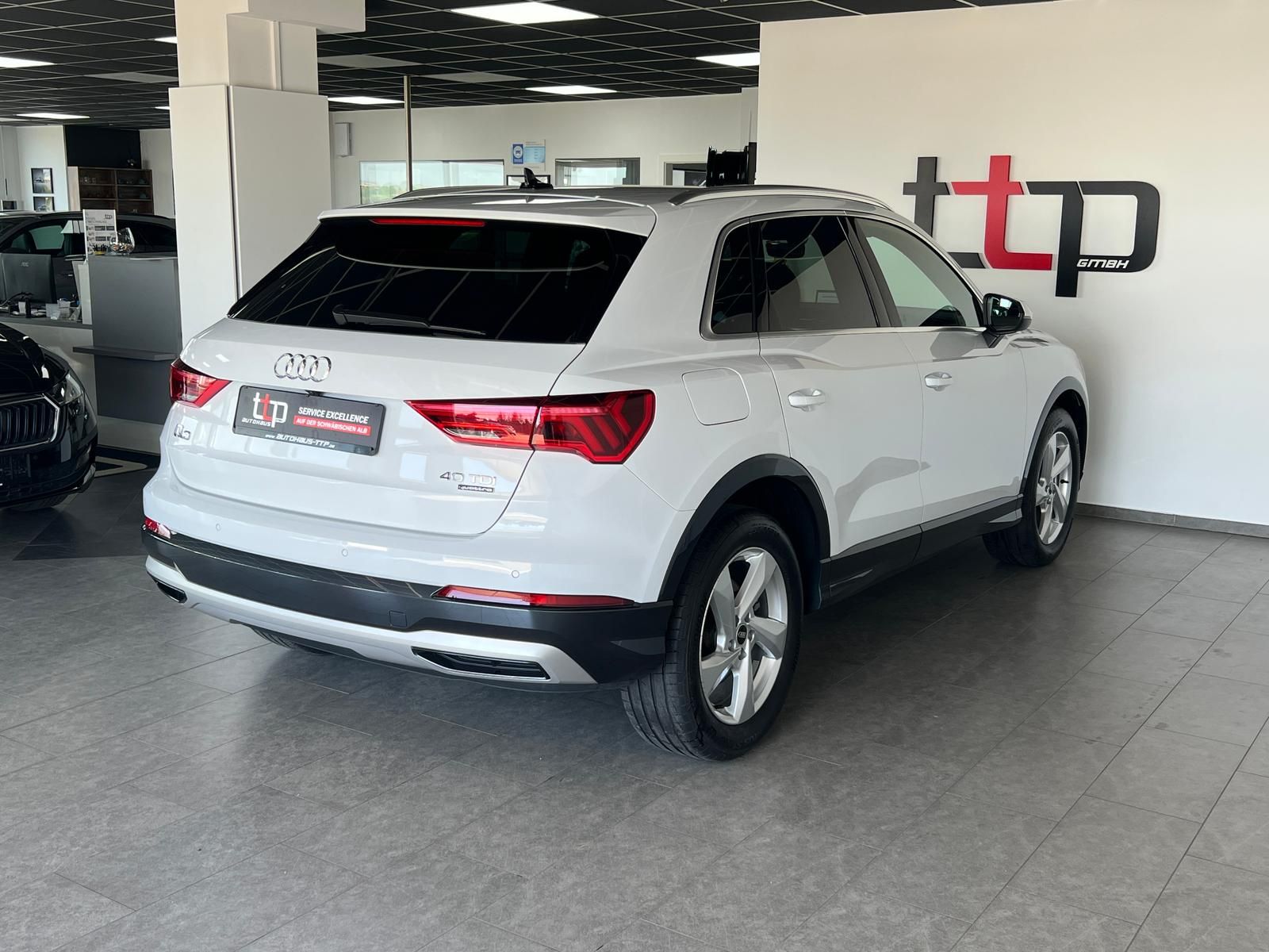 Audi Q3 40 TDI quattro - Samsaru's Car Outlet