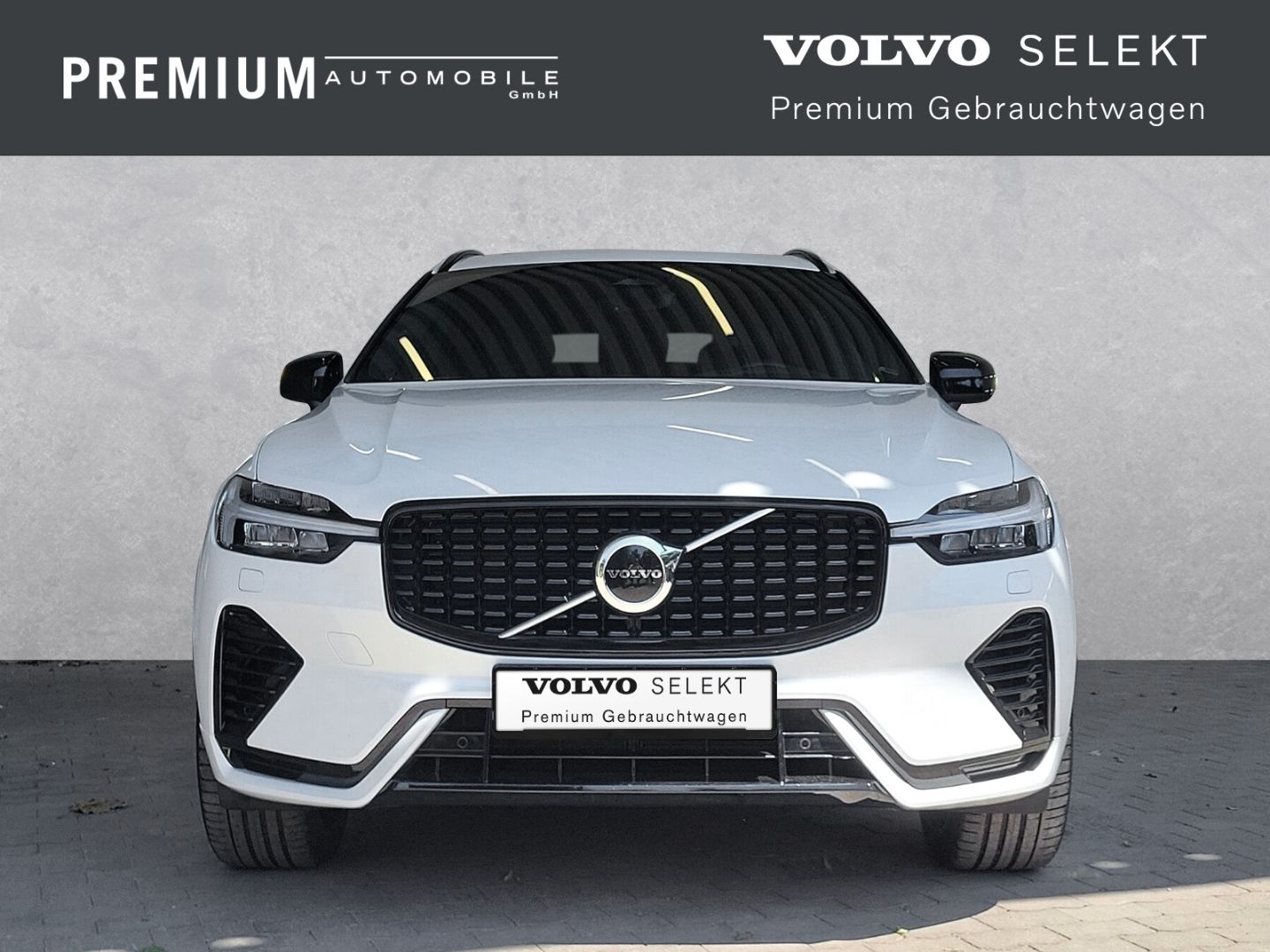 Volvo XC60 R Design Recharge Plug-In Hybrid AWD - Samsaru's Car Outlet