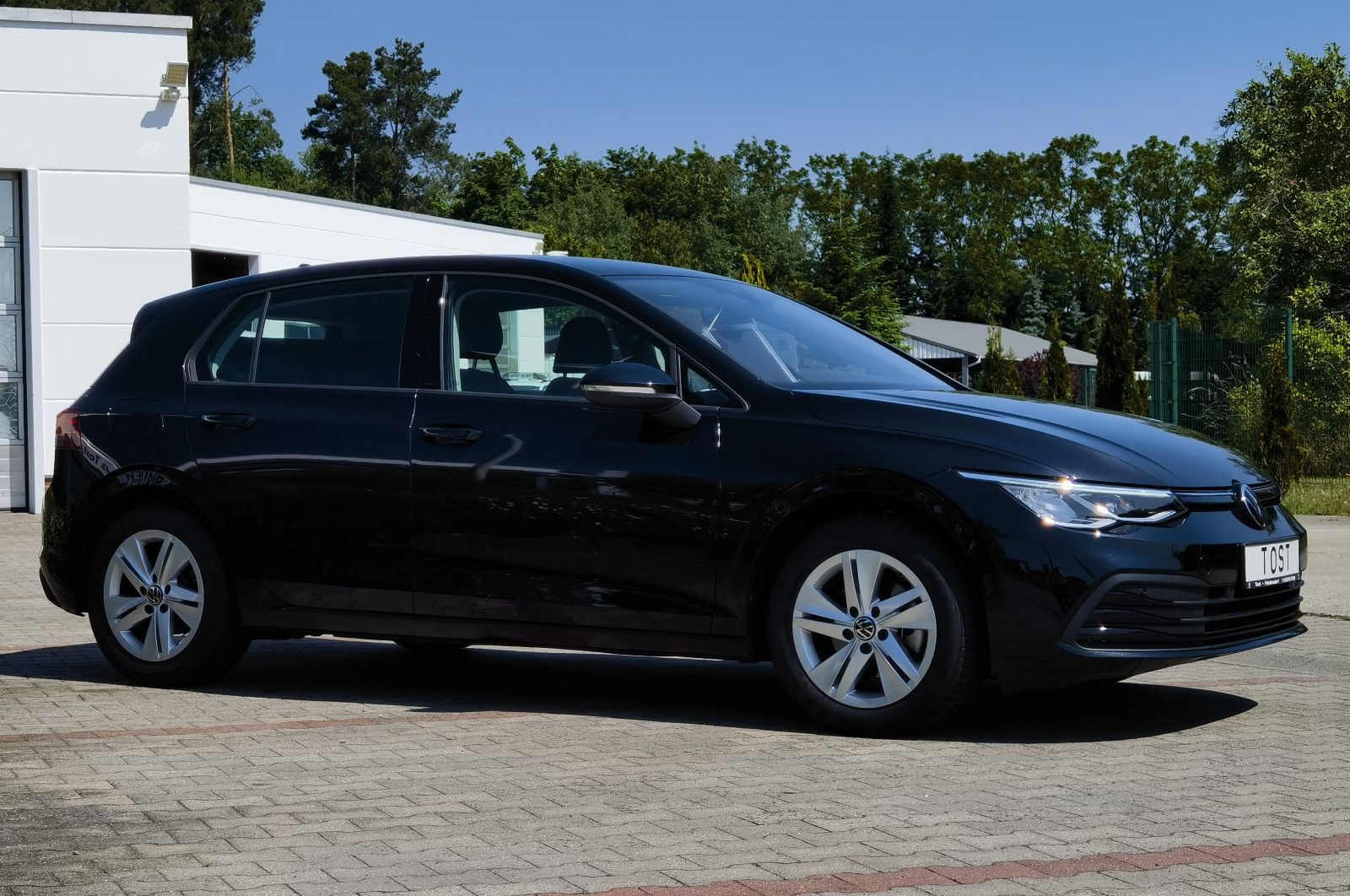 Volkswagen Golf Life 1.5 TSI - Samsaru's Car Outlet