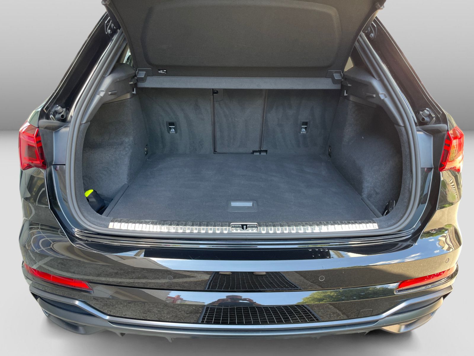 Audi Q3 40TDI quattro S-line - Samsaru's Car Outlet