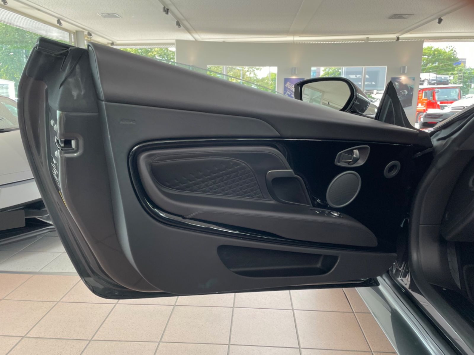 Aston Martin DBS V12 Superleggera Volante