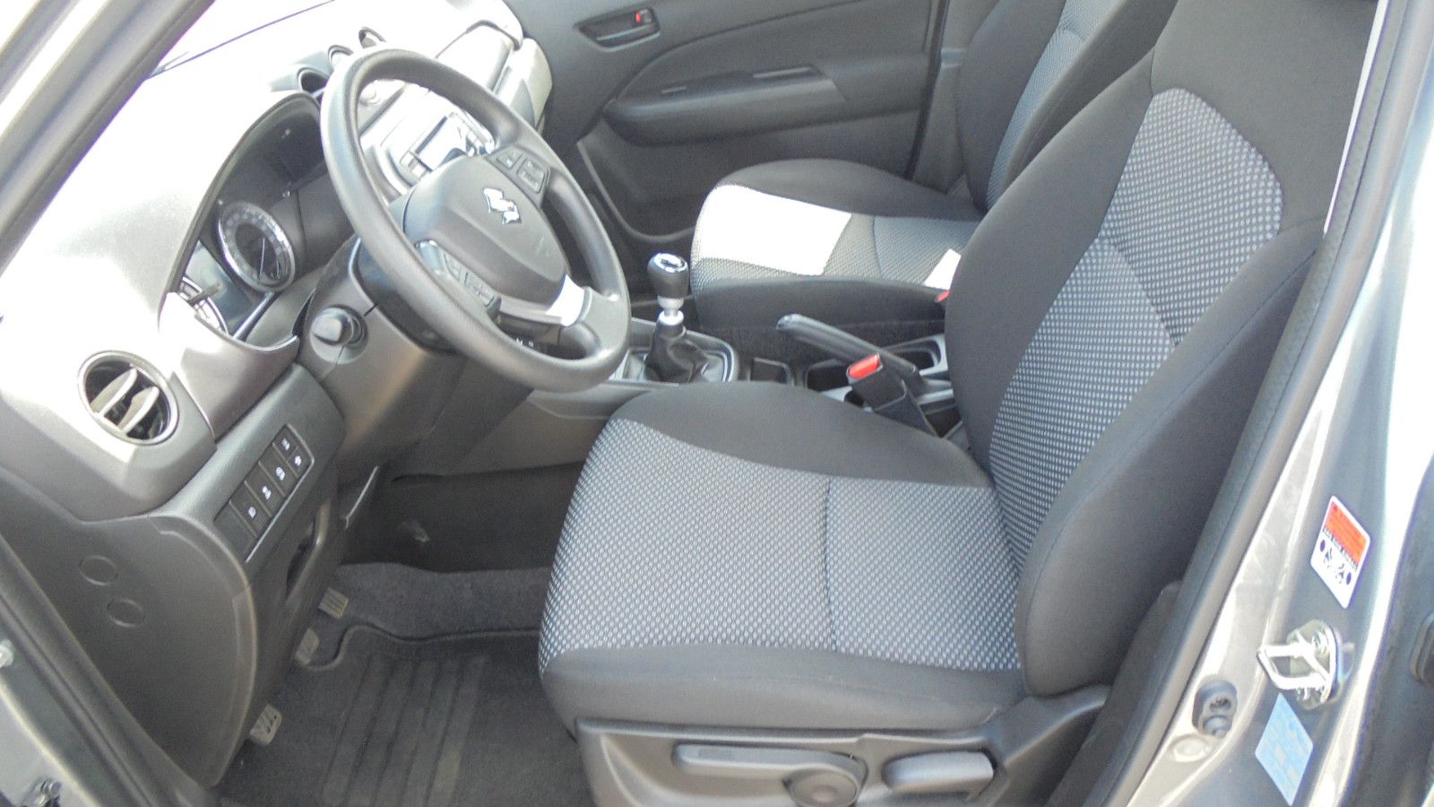 Suzuki Vitara 1.4 BOOSTERJET Hybrid Club 4x2 - Samsaru's Car Outlet