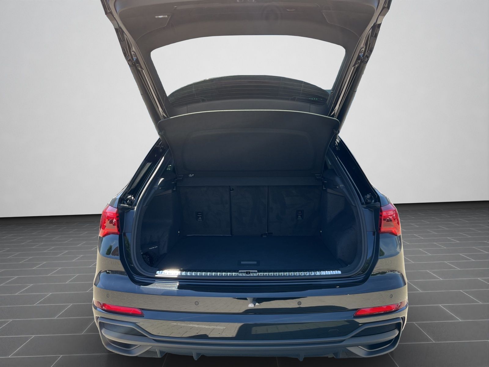 Audi Q3 40 TFSI S tronic S line - Samsaru's Car Outlet